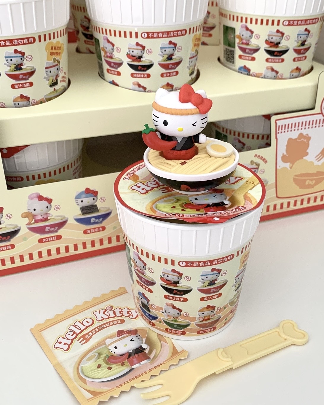 SANRIO 三麗鷗家族 HELLO KITTY 拉麵堂系列 小泡麵 杯麵 凱蒂貓 盲盒 擺件 公仔 趣味性 / 預購