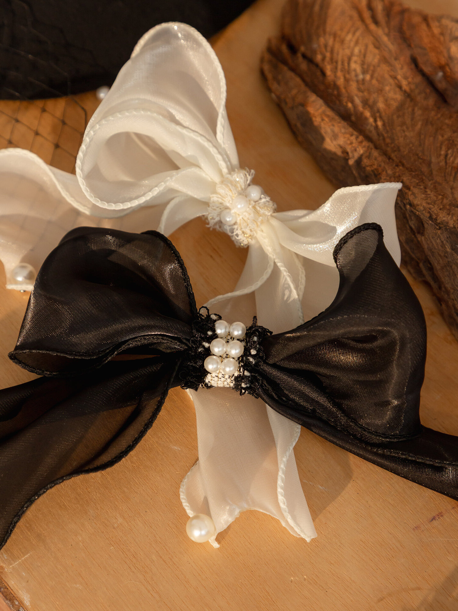 晴空日。MUCHAT手作14KGP透紗珍珠蝶結別針 (黑)