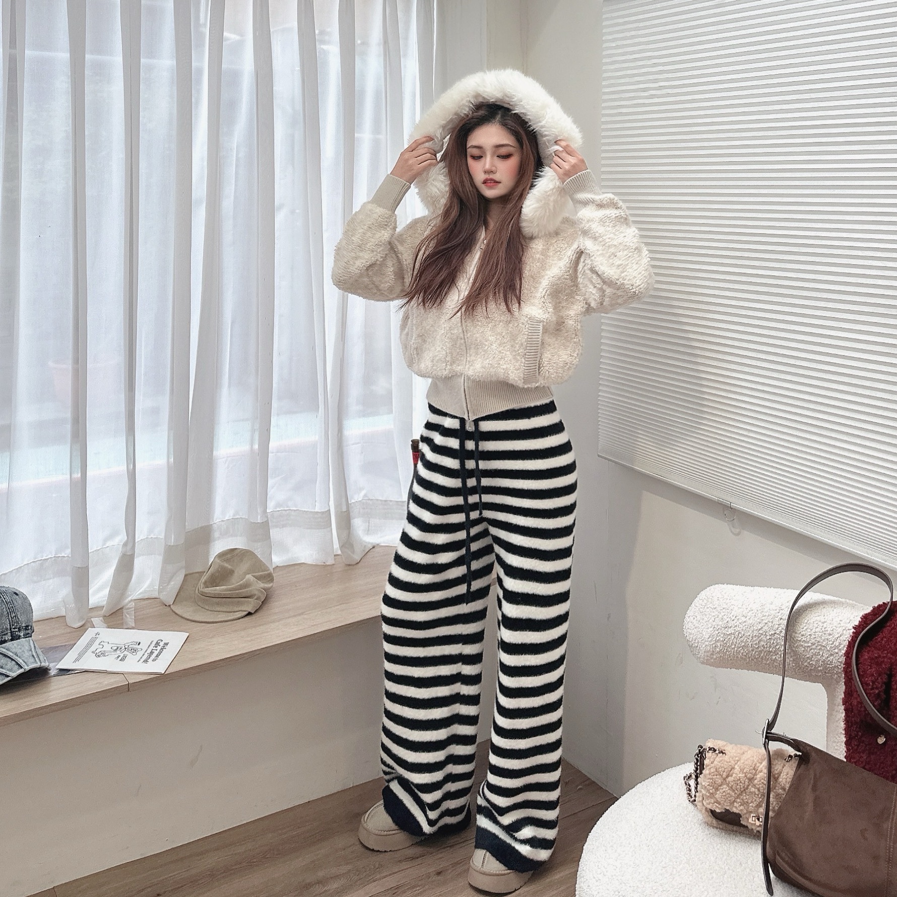 撞色條紋稅水貂絨寬褲/三色