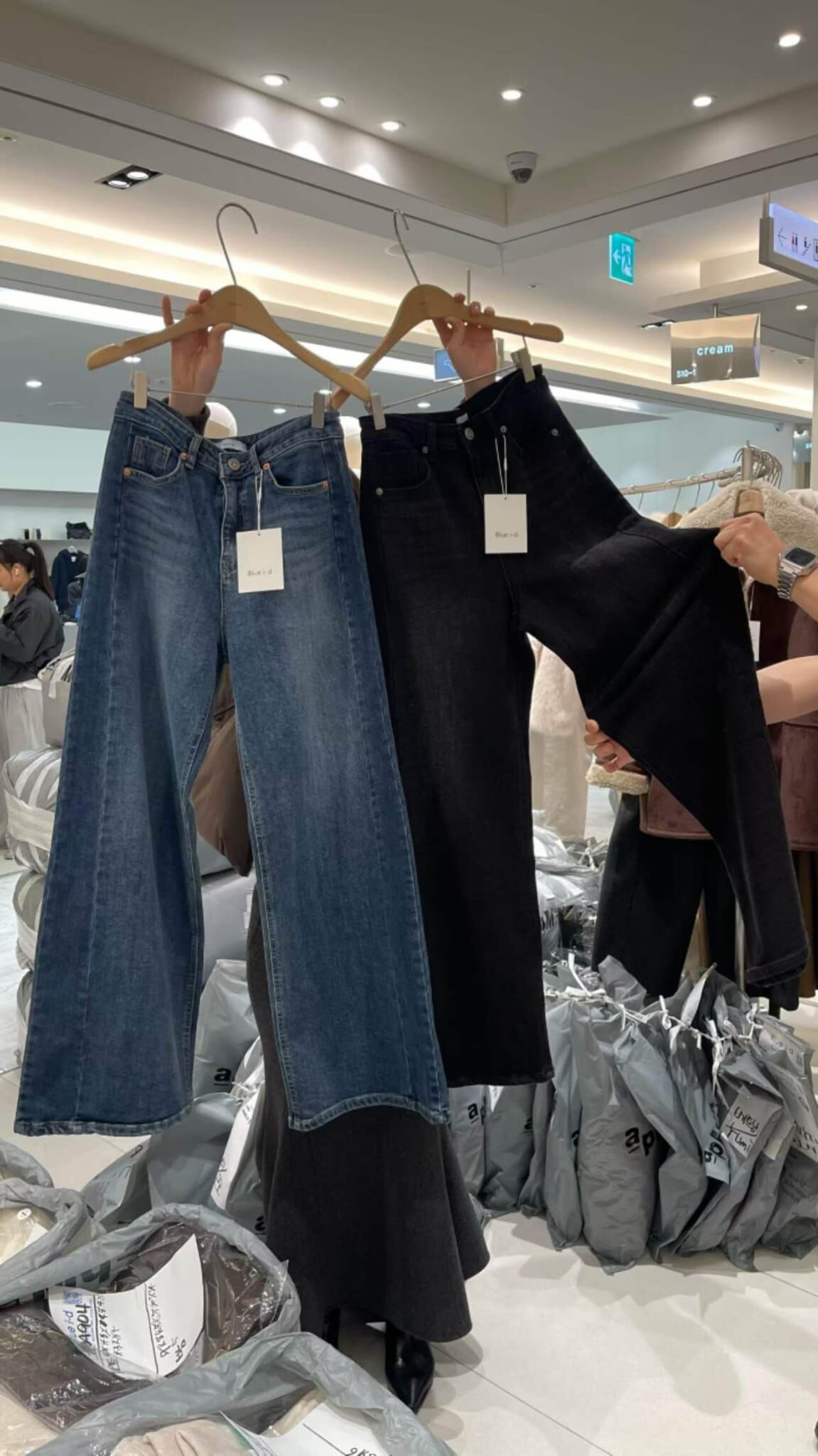 BI5437 車線闊腳牛仔褲 *特價* (優惠碼同充值購物金不適用)