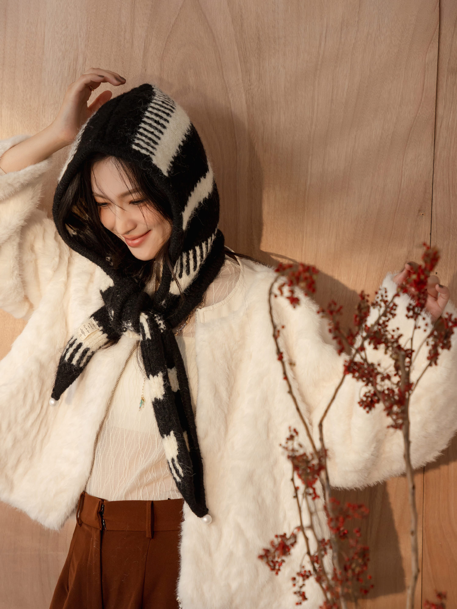 接住米寶。MUCHAT手作條紋針織連帽圍巾 (黑白)