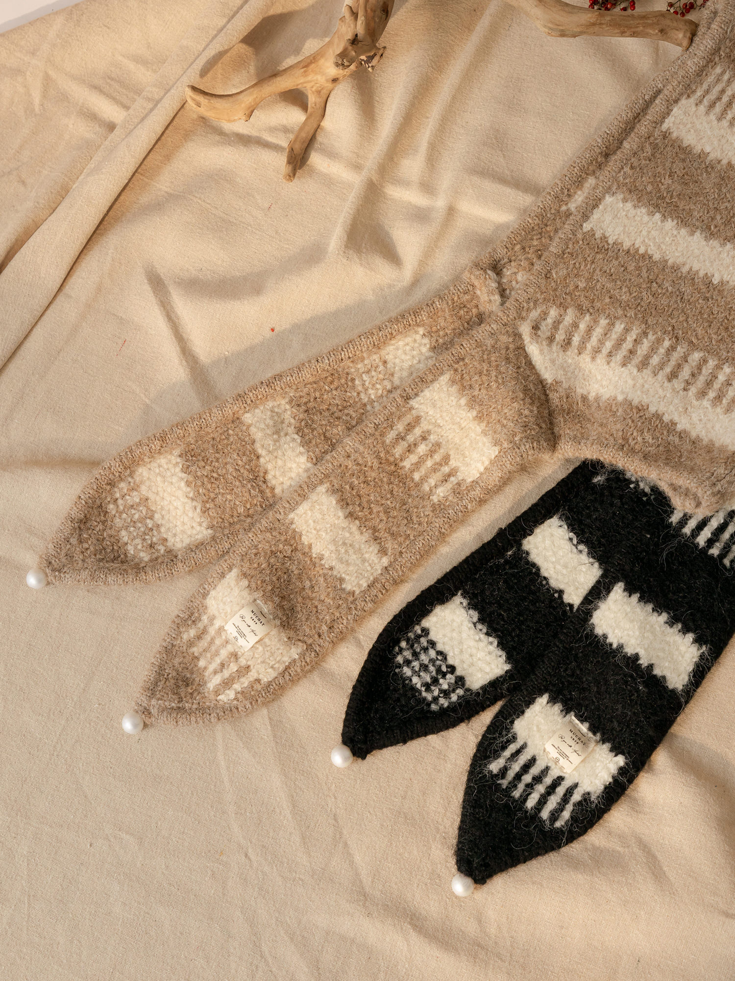 接住米寶。MUCHAT手作條紋針織連帽圍巾 (黑白)