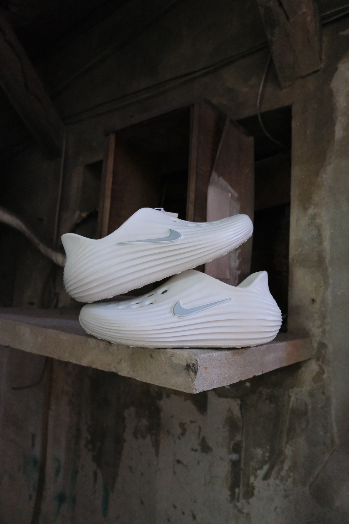 Nike REACTX REJUVEN8 奶油白 白灰 洞洞鞋 防水 超好穿 現貨供應 HV5060-005