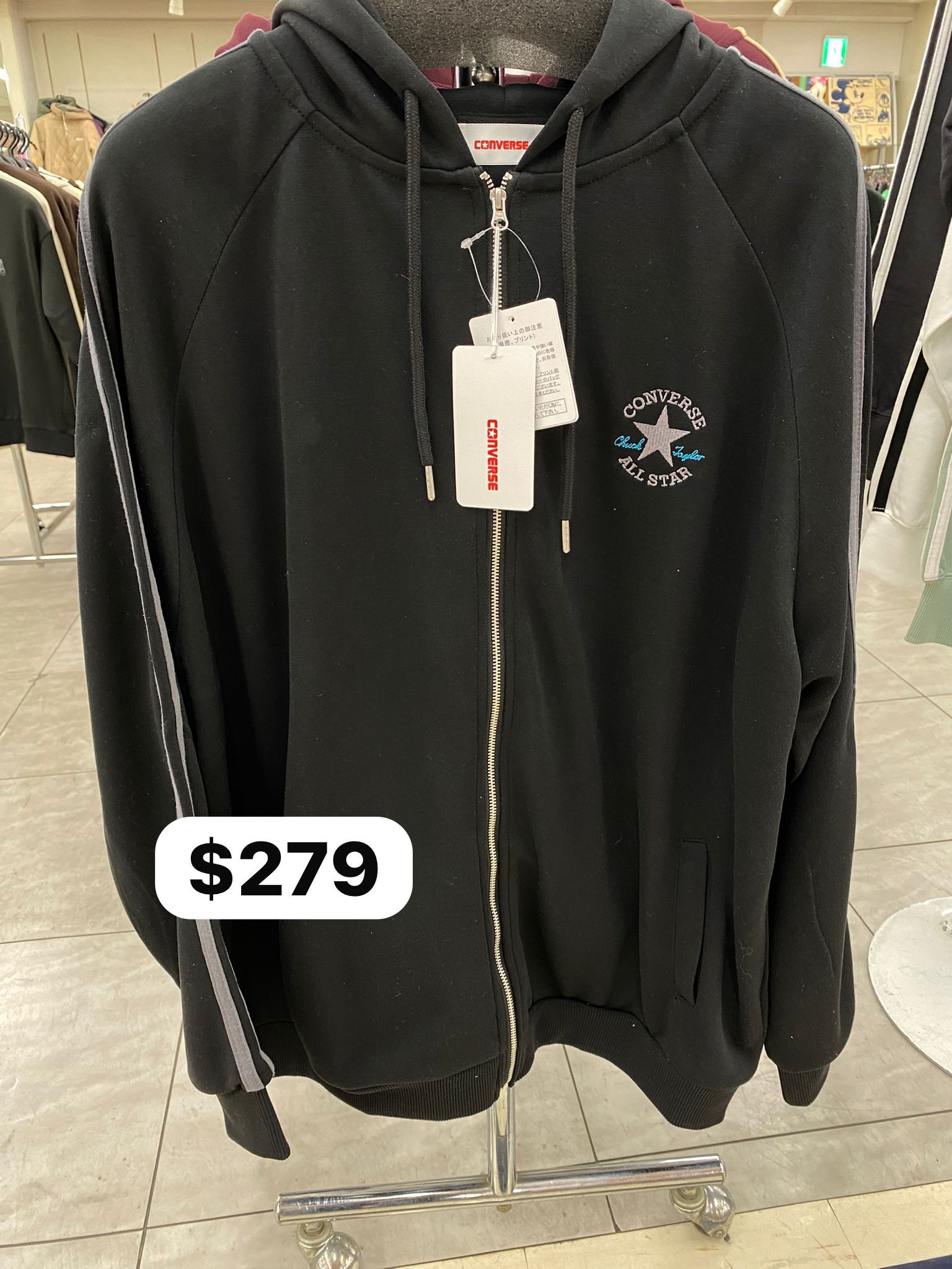 CON 前刺繡LOGO 後字 外套