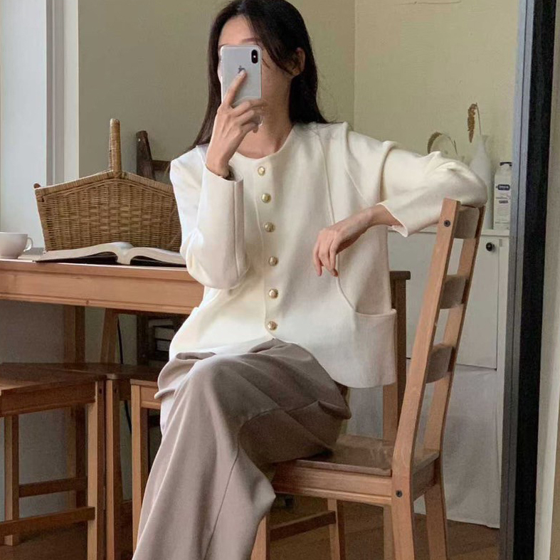 兩側壓線雙口袋造型圓領排釦外套 / 3色