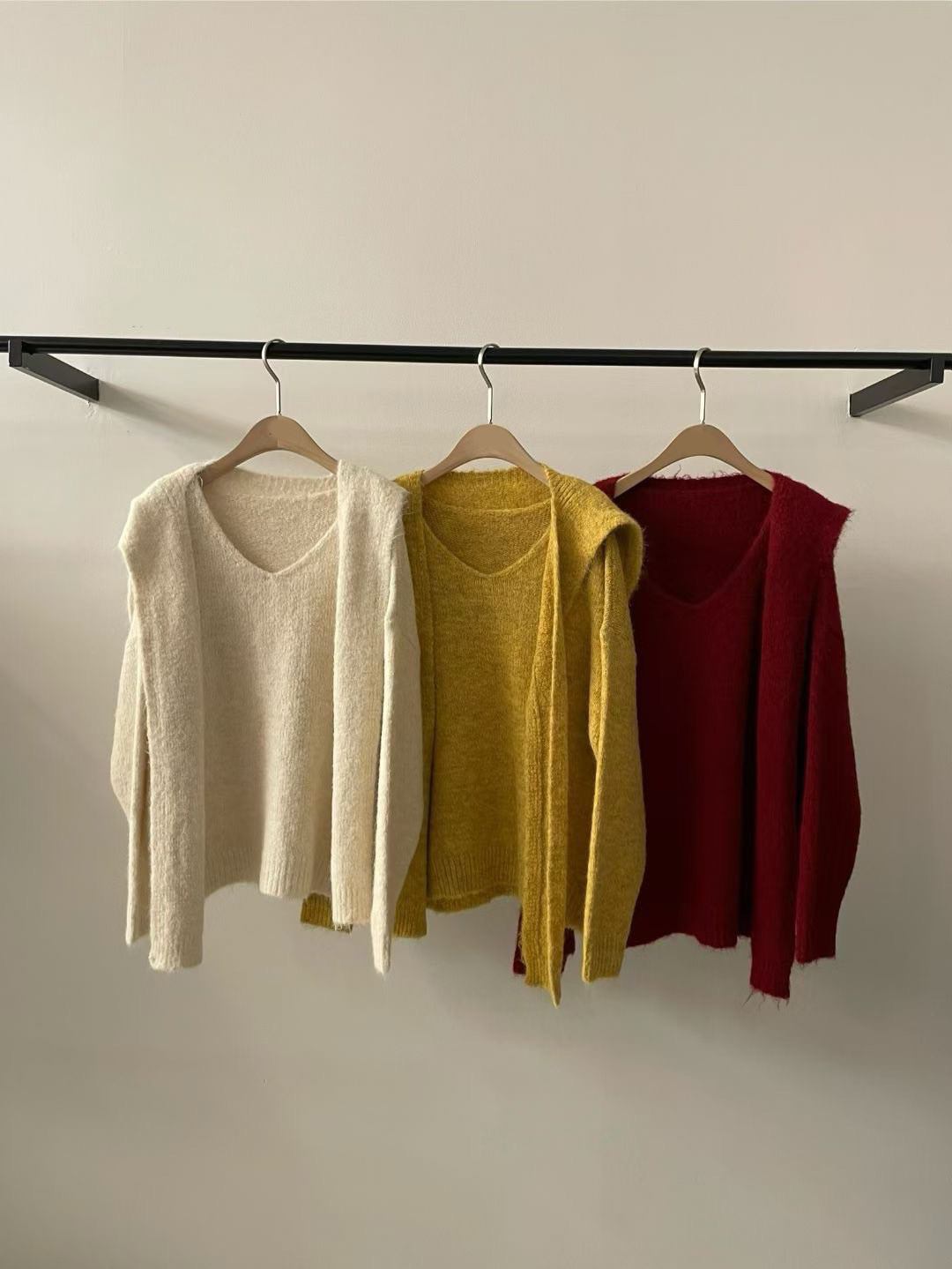 亮眼色系V領針織上衣+同色系披肩SET / 3色