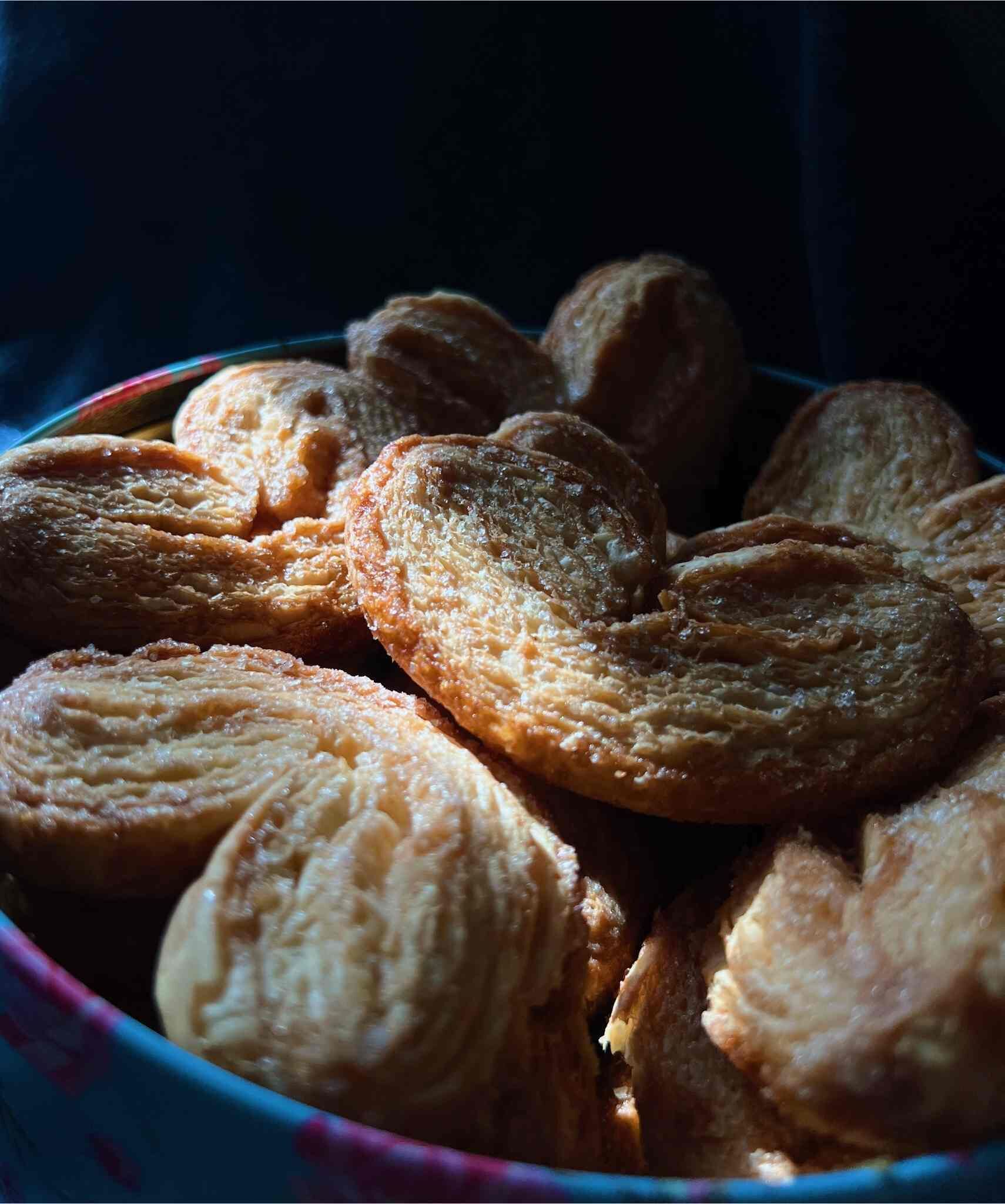 鬆脆富牛油香的的Valerie蝴蝶酥