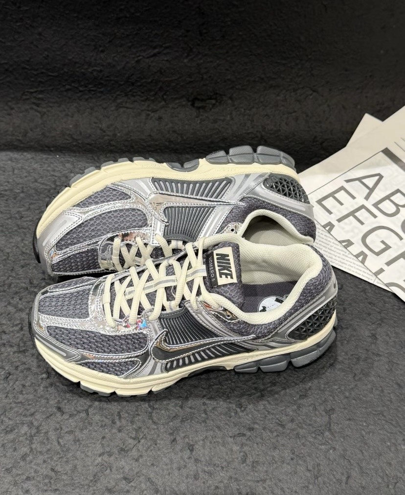Nike Vomero 5 Goes Max Y2K “Iron Grey Chrome” 灰銀 im3486-001