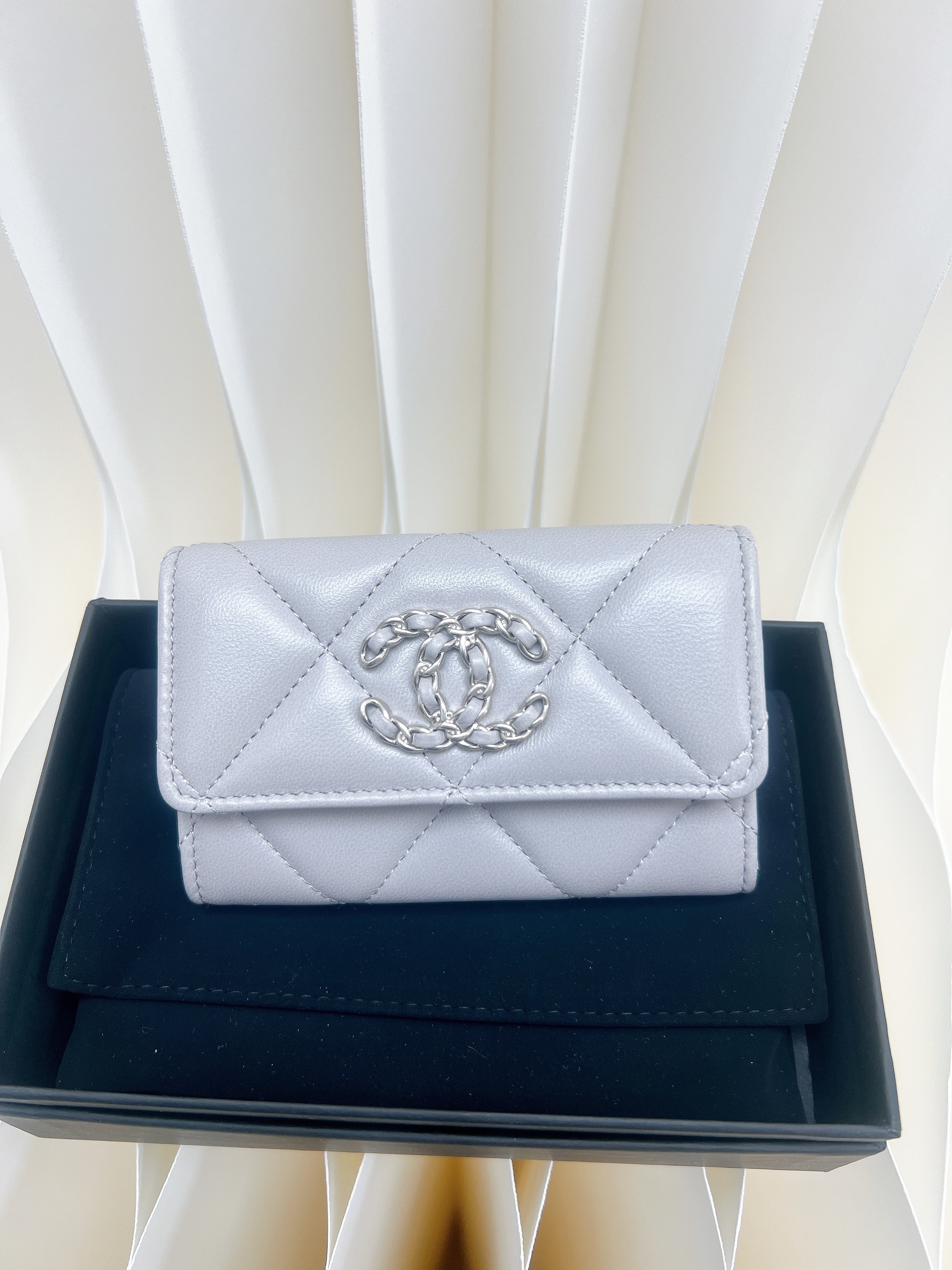 Chanel 19 wallet / card holder (grey lambskin/silver)