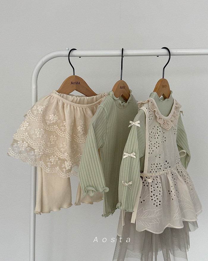 正韓春aosta 小花蕾絲拼接圍裙