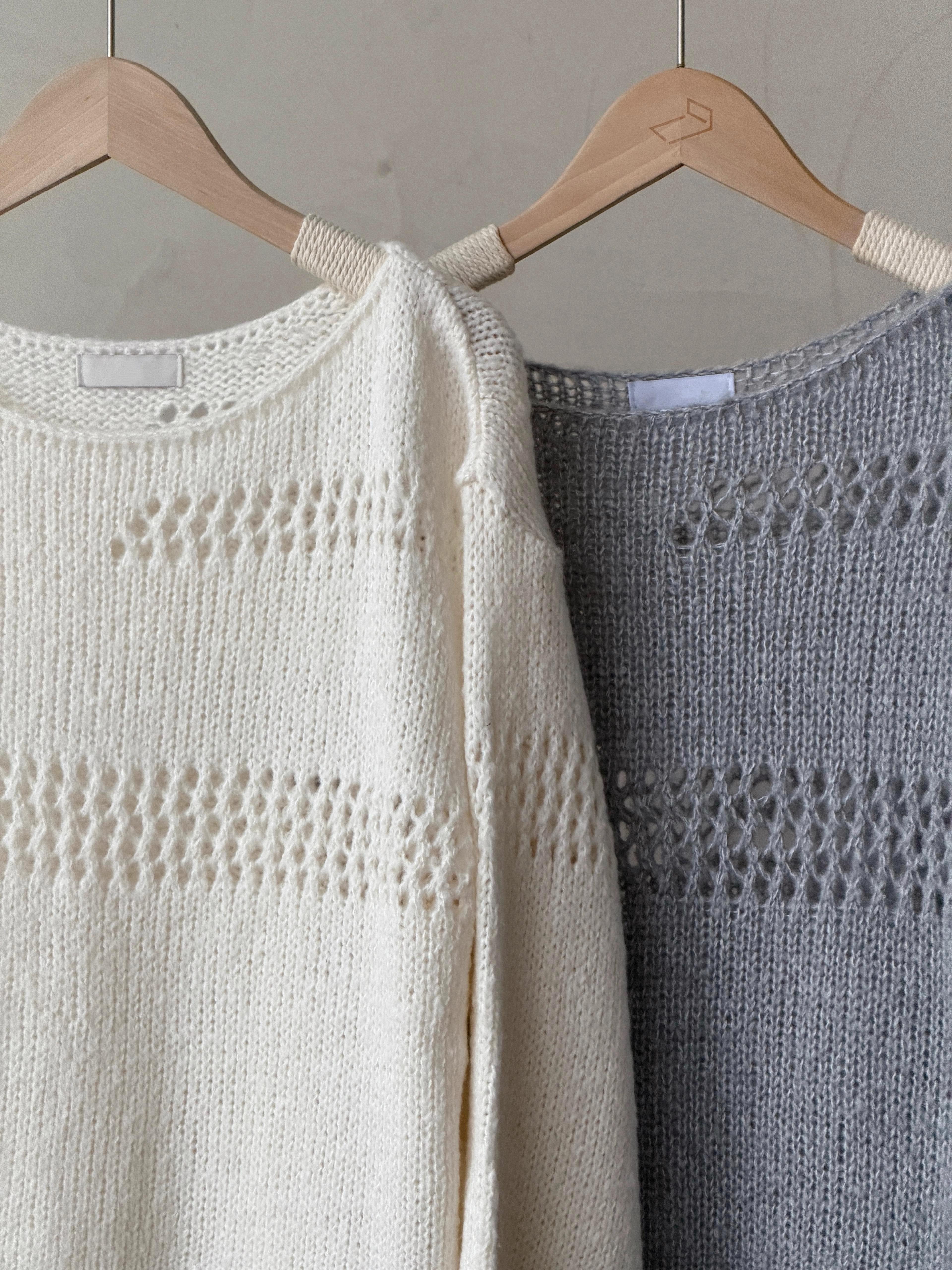 KR446 店主自留！透洞圓領冷衫-2色