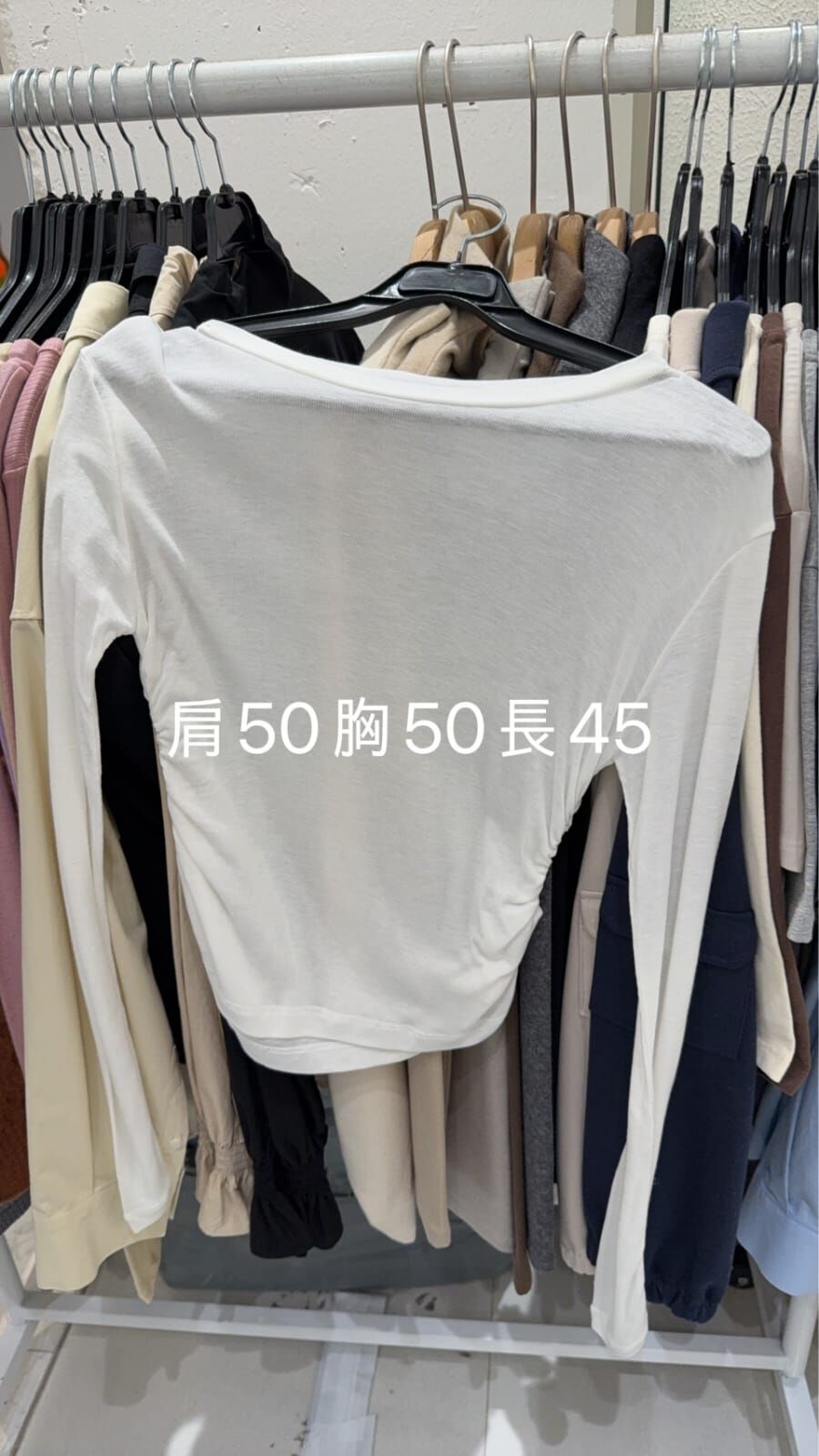 BI5429 兩側抓皺收腰圓領上衣 *特價* (優惠碼同充值購物金不適用)