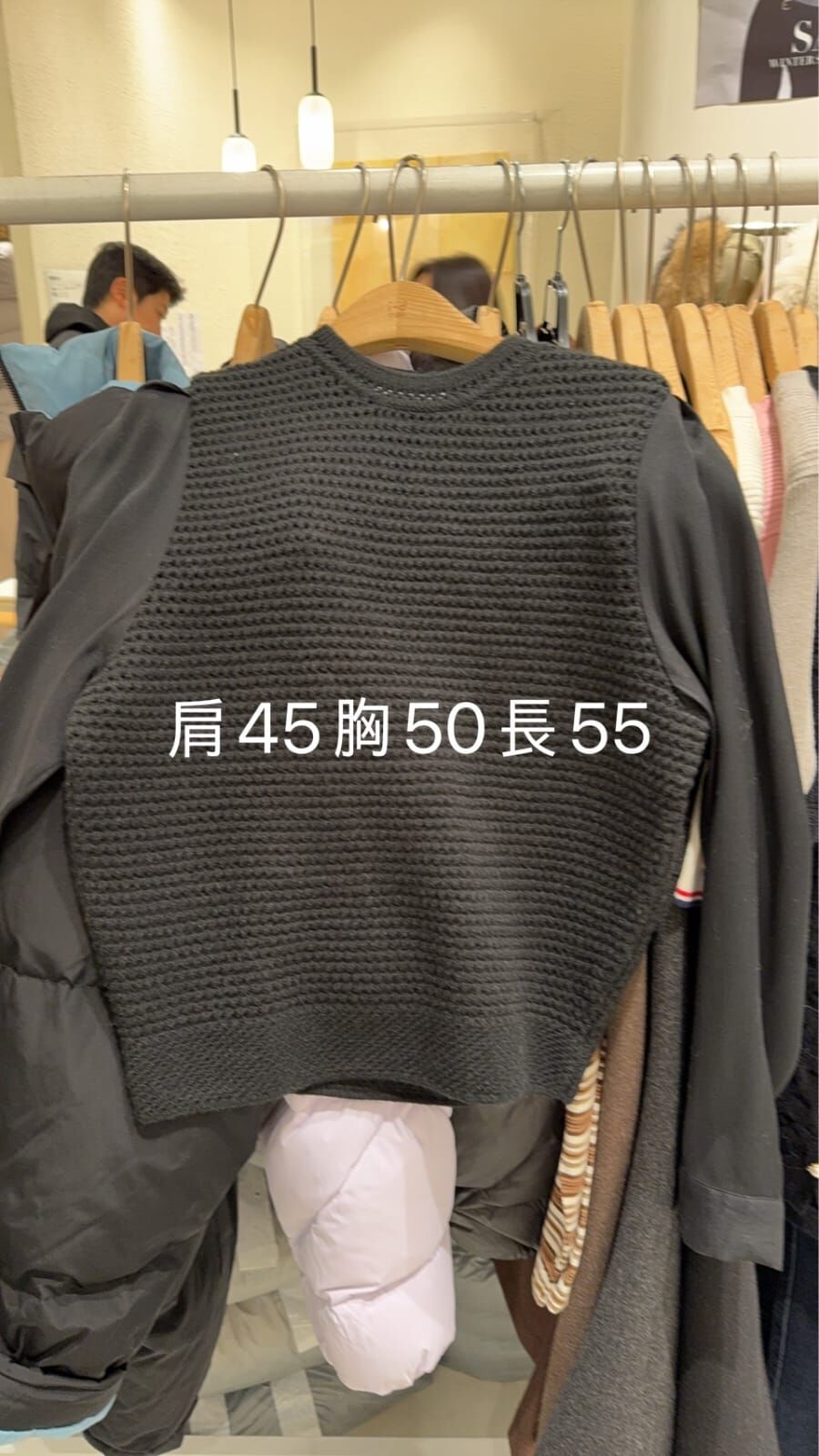 BI5407 材質拼接洞洞織紋上衣 *特價* (優惠碼同充值購物金不適用)