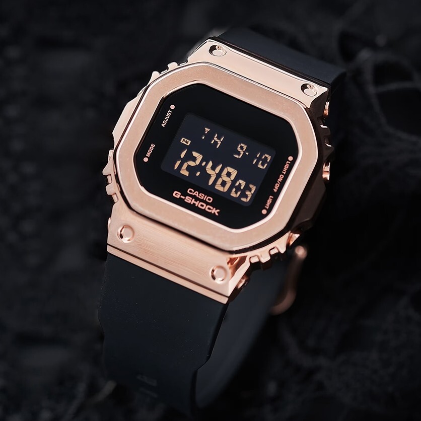 【CASIO 卡西歐】 G-SHOCK 金屬錶圈 柔順質感 原創經典設計 耐衝擊手錶 GM-S5600PG-1