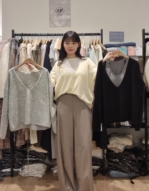 MN5429 大V領薄針織上衣 *特價* (優惠碼同充值購物金不適用)