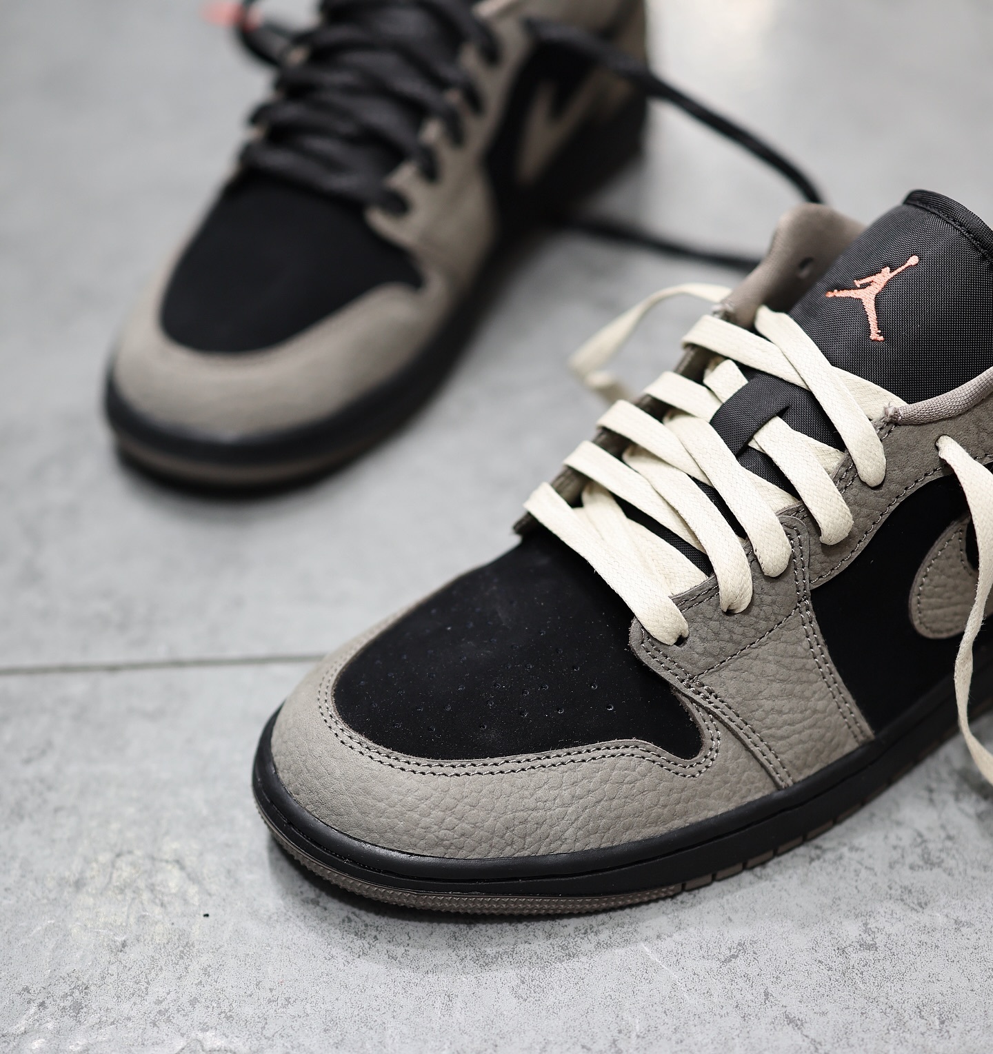 Nike Air Jordan 1 Low “Olive Grey” Brings Back 麂皮拼接摩卡 IB7109-005