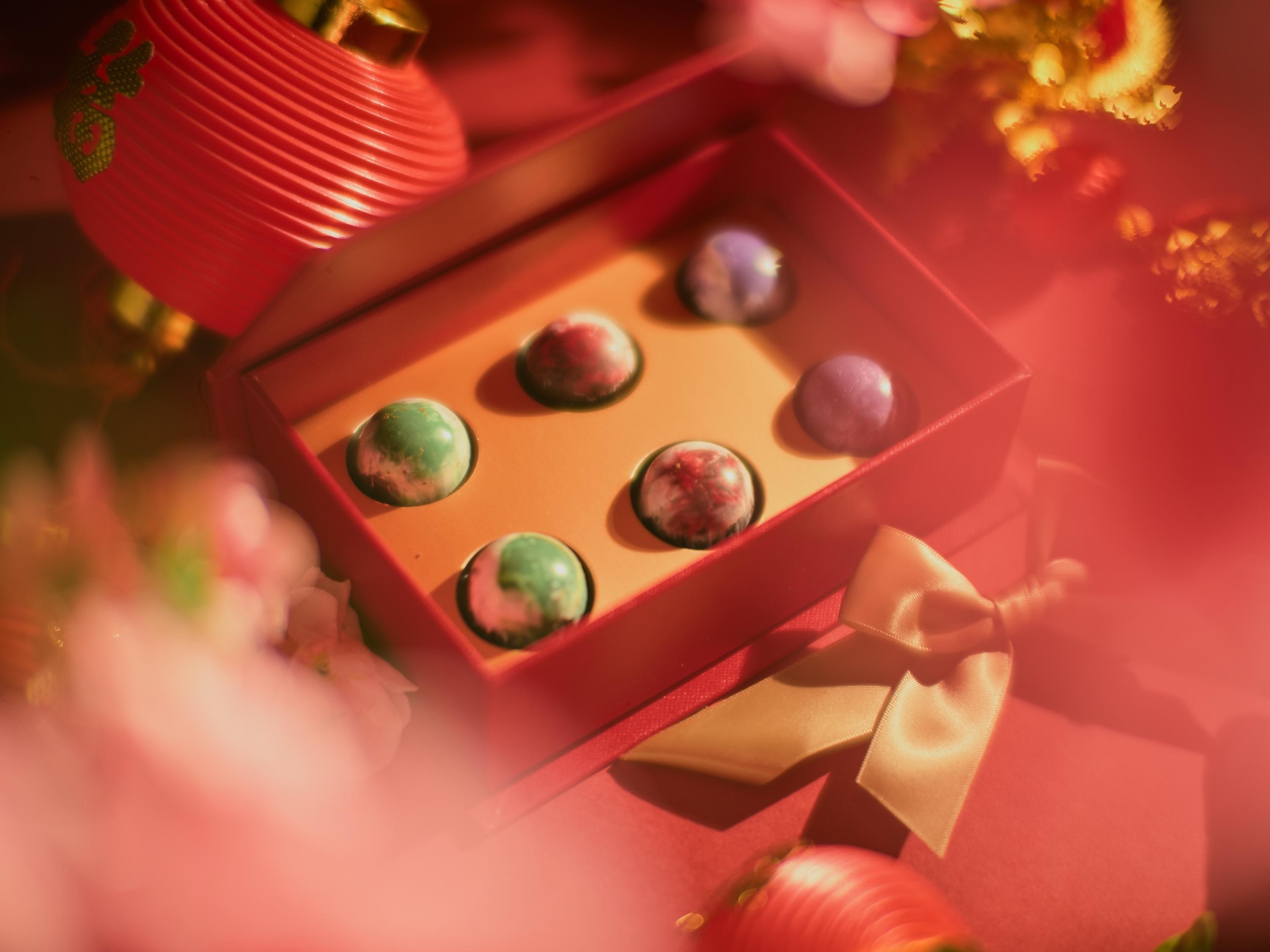 Dulce Vida Midnight Treasures Chocolate Collection（6 pc)