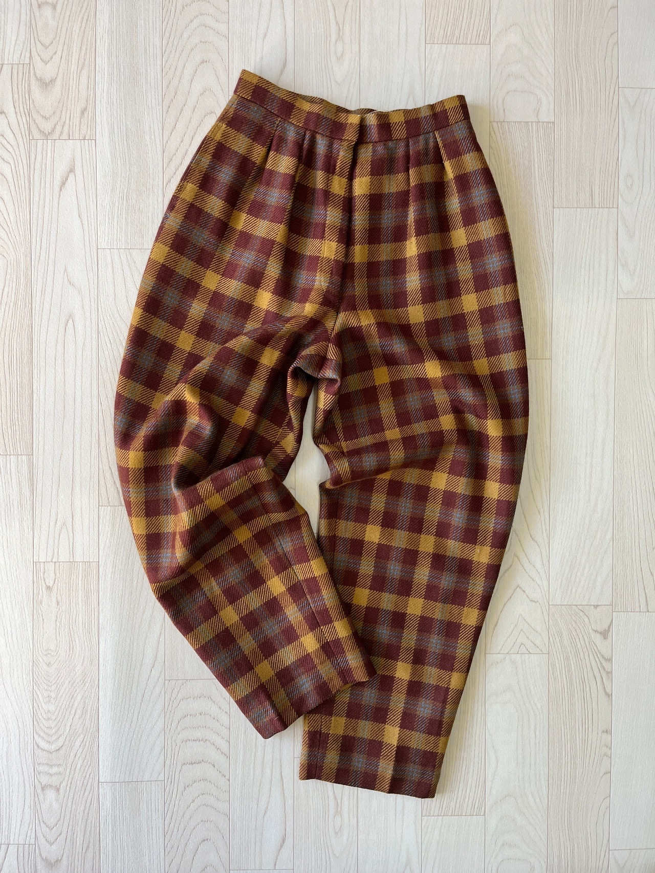 棗紅色配啡色格紋長褲