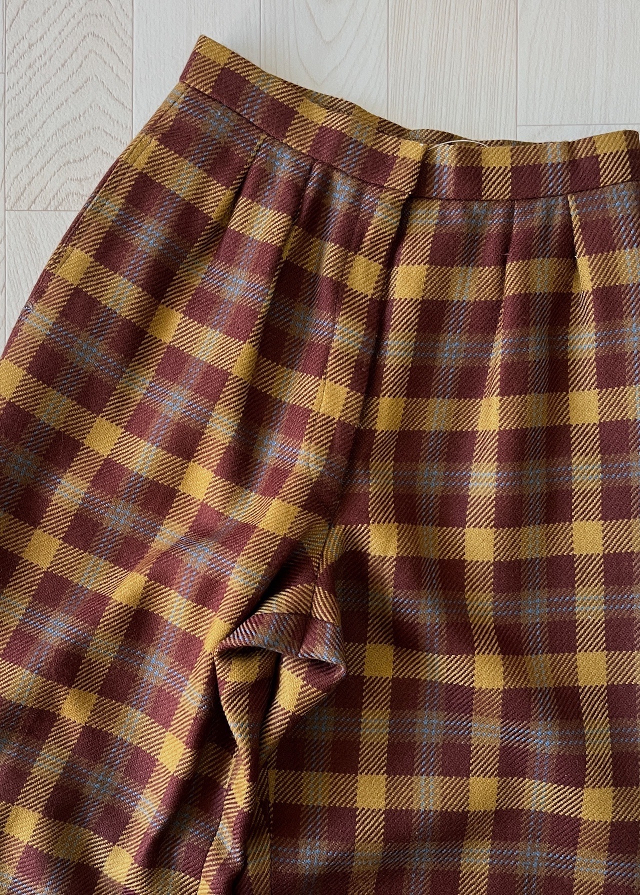 棗紅色配啡色格紋長褲