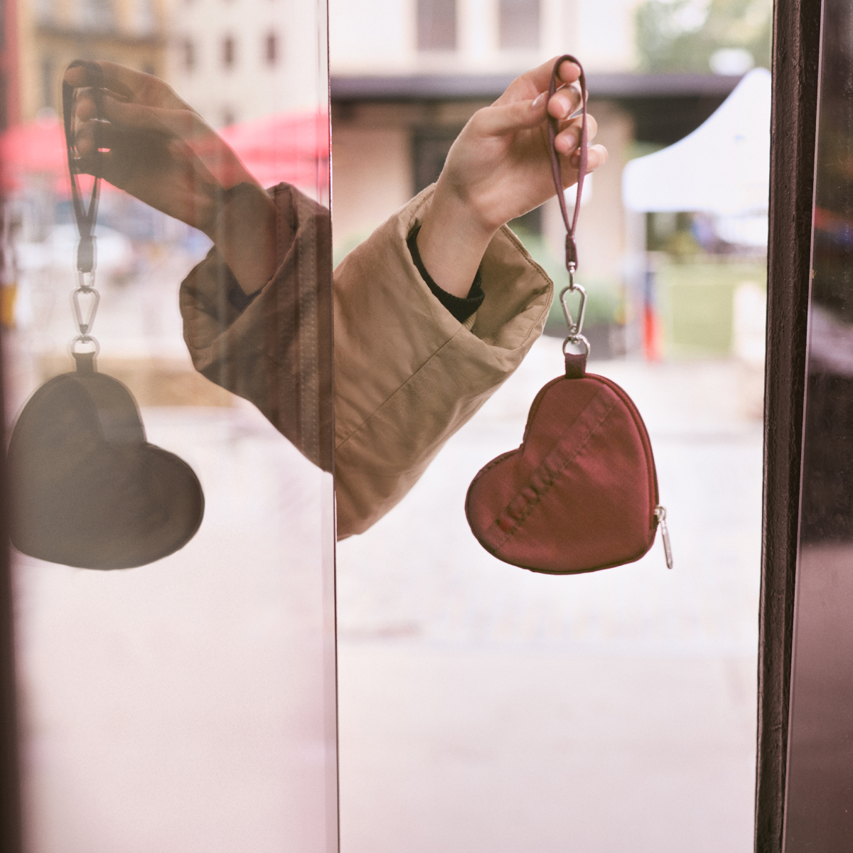 心型手腕小包 (DEEP CHERRY)