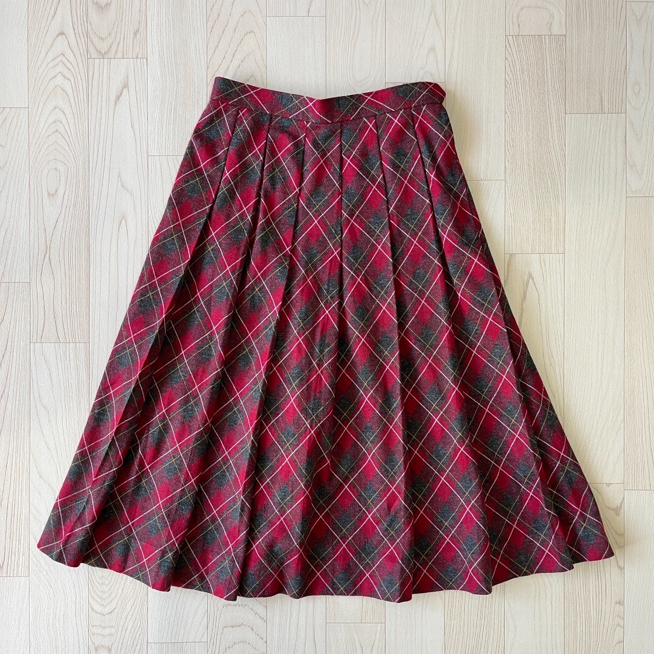 紅色拼灰色菱形格紋百摺裙