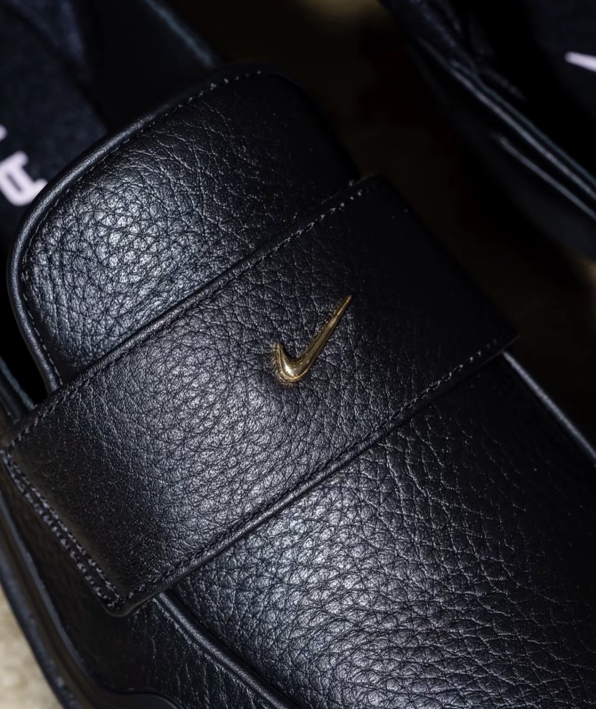 女鞋 NIKE W AIR MAX PHENOMENA 黑 氣墊 緩震 厚底 皮革 小金勾 休閒 樂福鞋【IM8814-001】