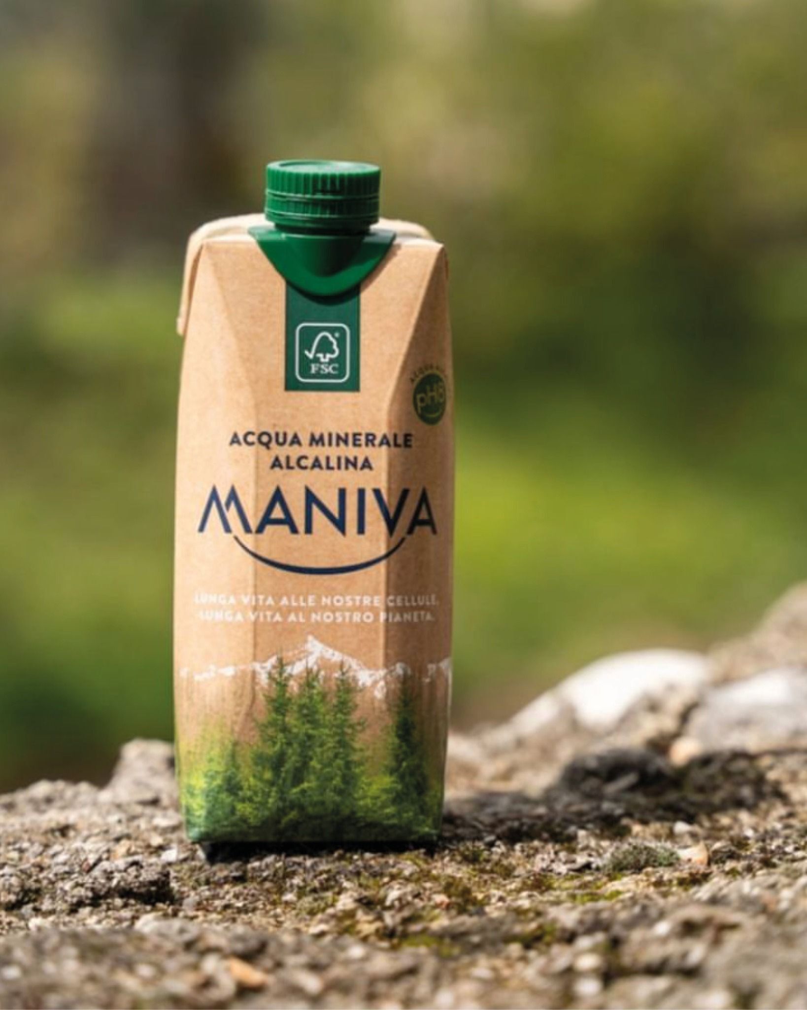 Maniva - pH8 意大利鹼性礦泉水   #可生物降解微笑盒 pH8 礦泉水 (紙包盒)最佳食用日期 2026年4月