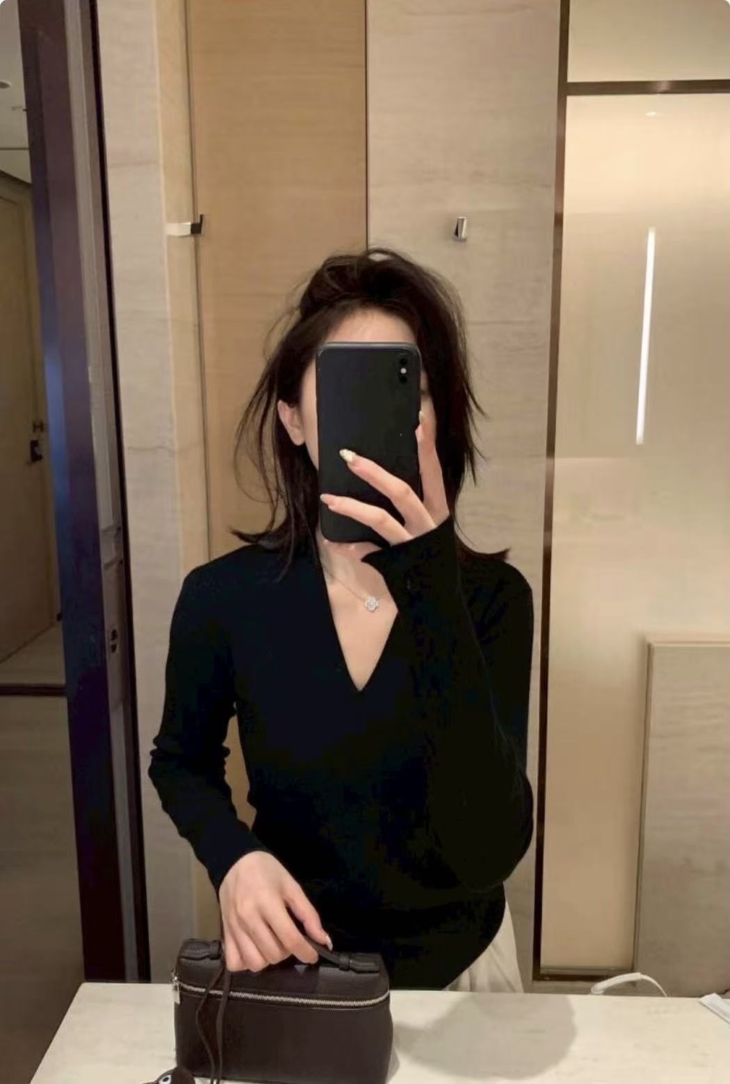 224 加厚羊絨V領針織上衣