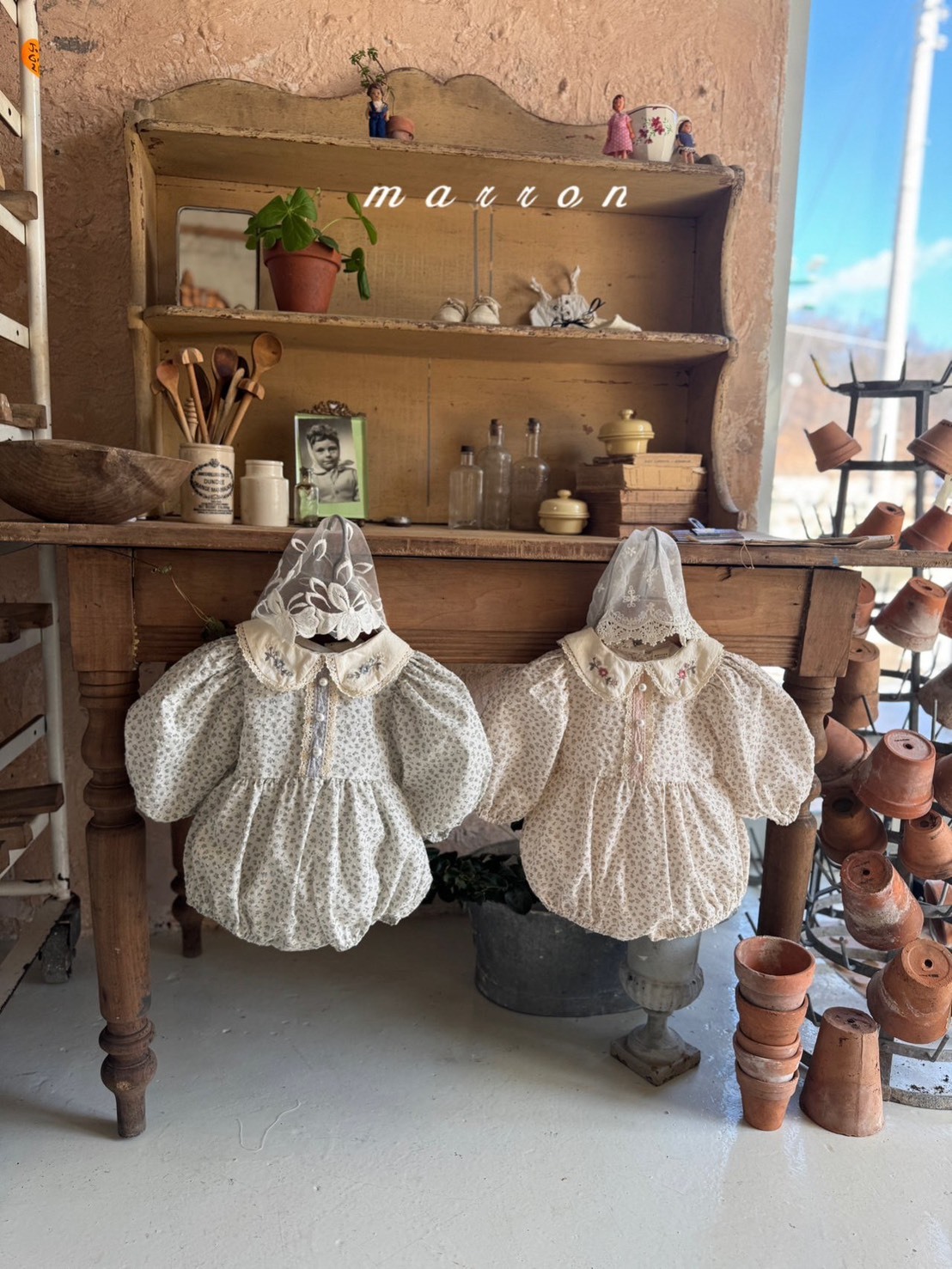 刺繡花領包屁衣