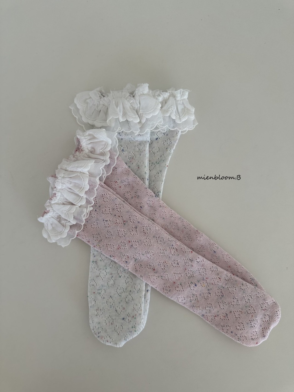 正韓春 Mien 兩色愛心壓紋蕾絲襪