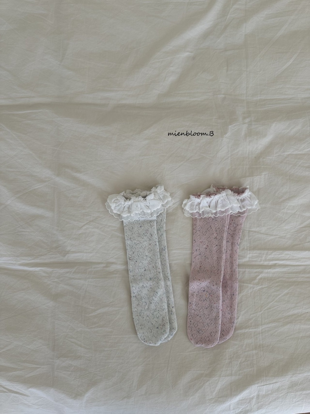 正韓春 Mien 兩色愛心壓紋蕾絲襪
