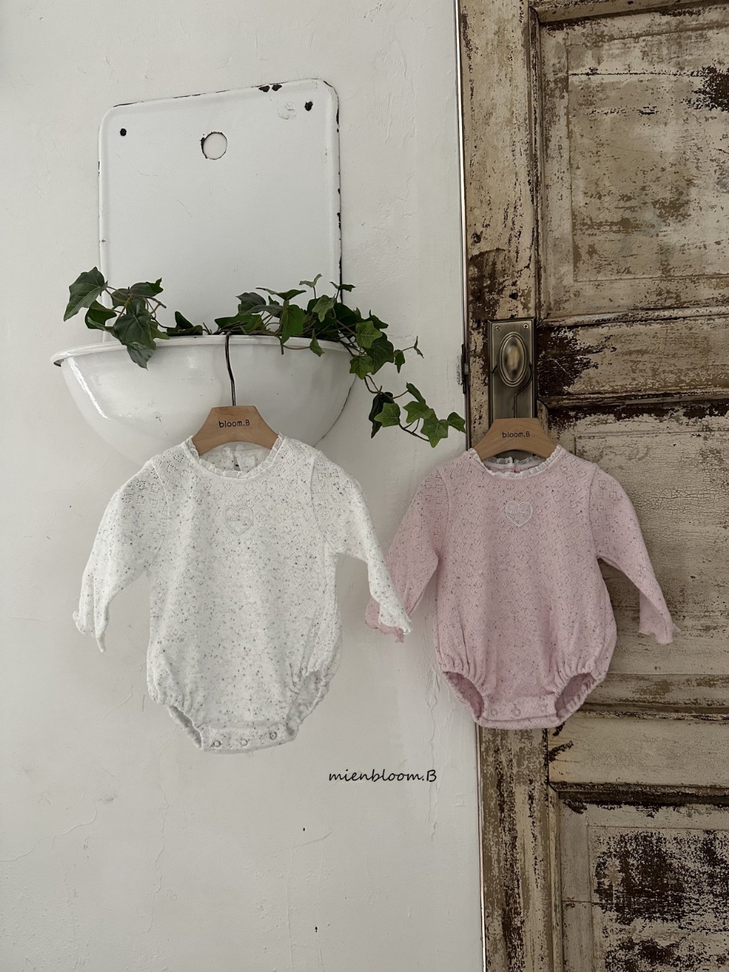 正韓春 Mien 嫩嬰蕾絲拼接愛心壓紋包屁衣