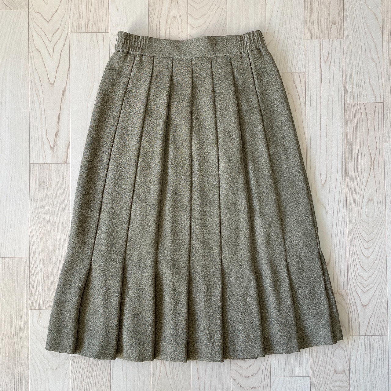 燕麥色紋理感百摺裙