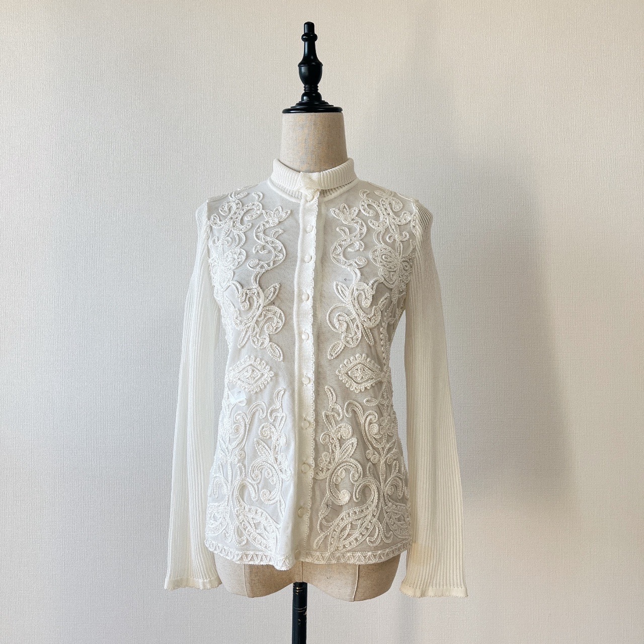 日本製白色刺繡針織上衣