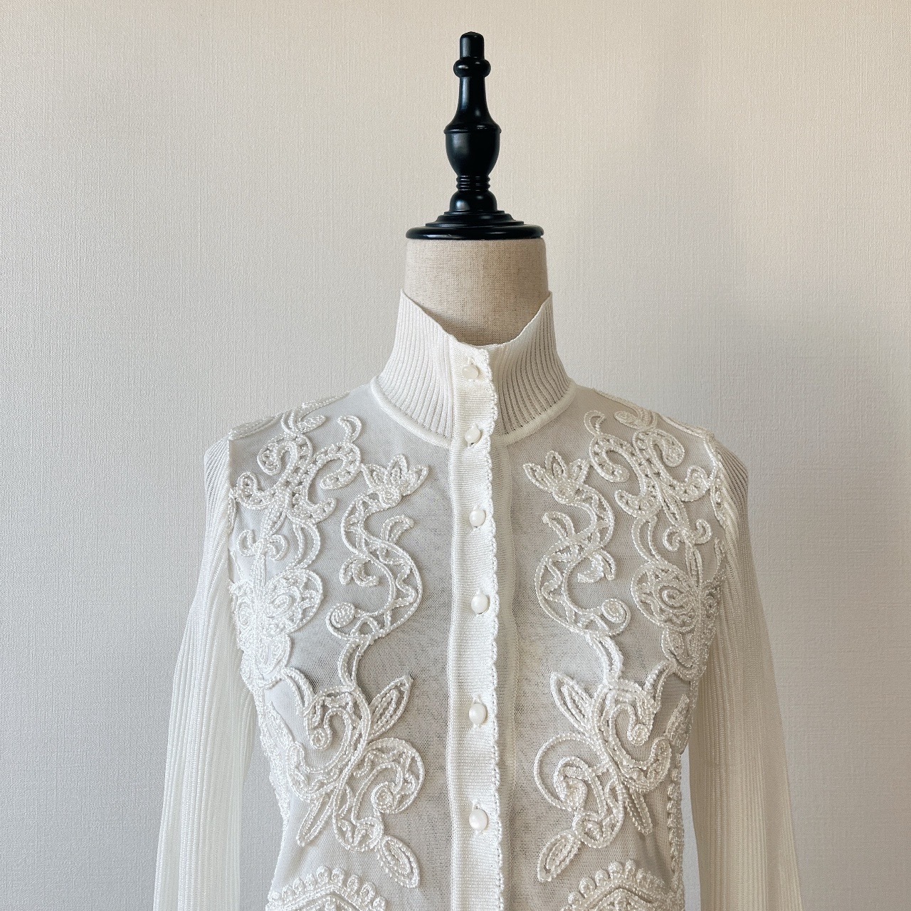 日本製白色刺繡針織上衣