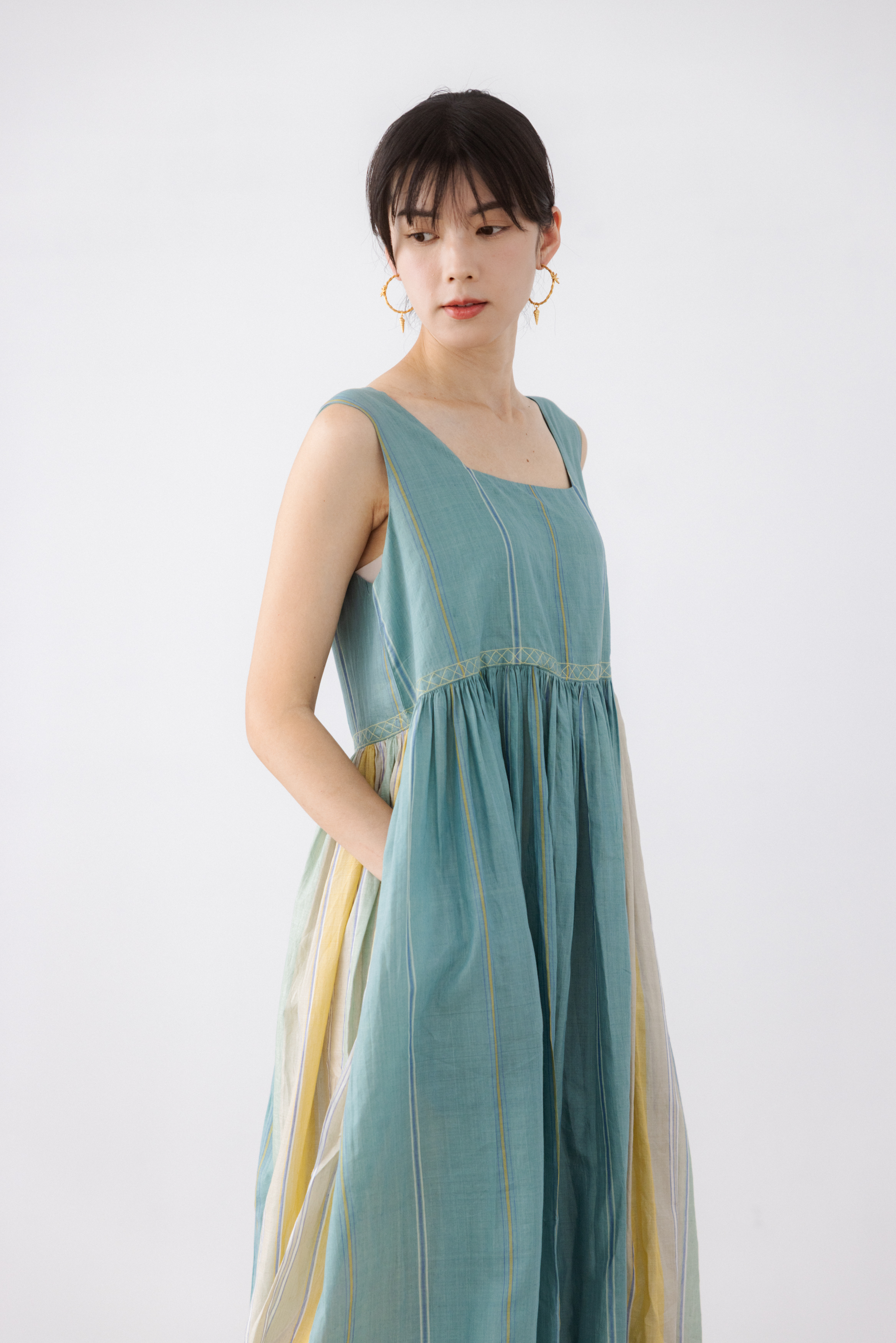 預購中【karnam】湖水藍綠絲棉方領條紋洋裝