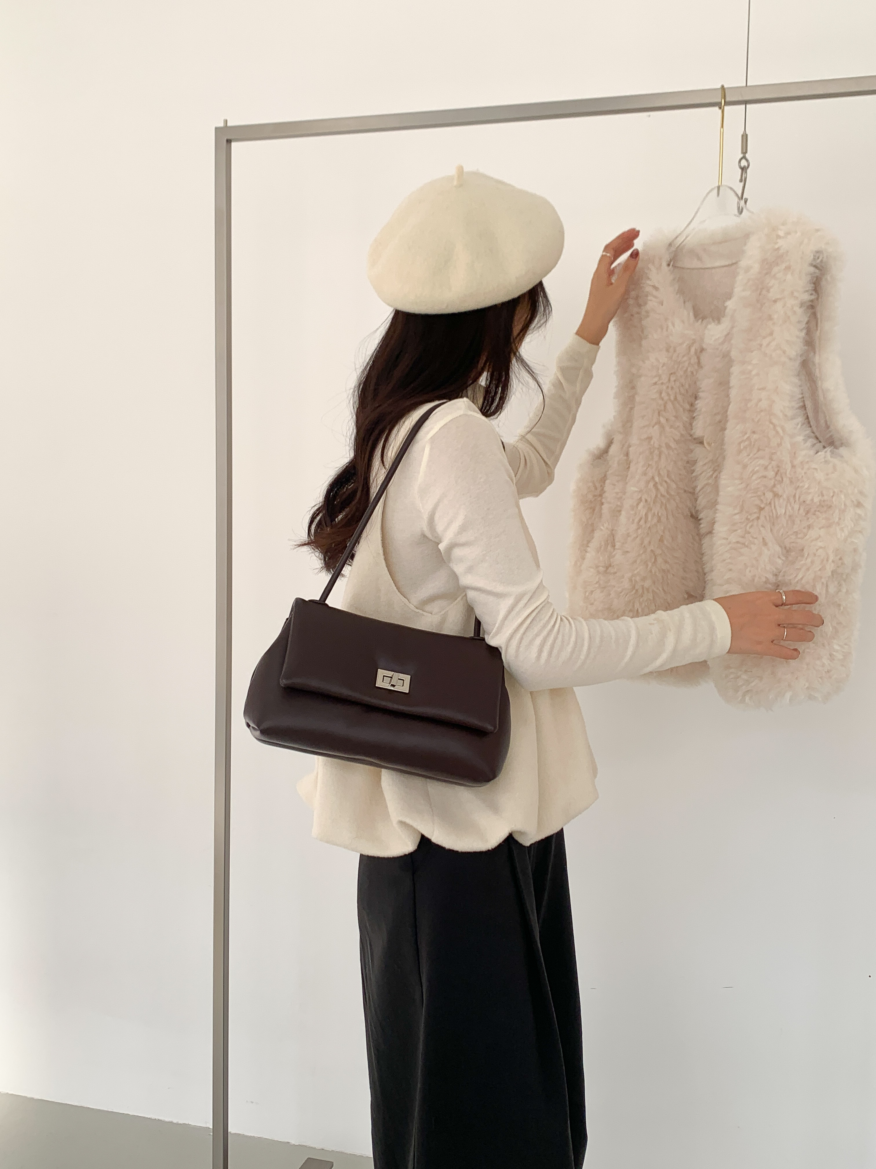 超美翻蓋鎖扣軟皮包