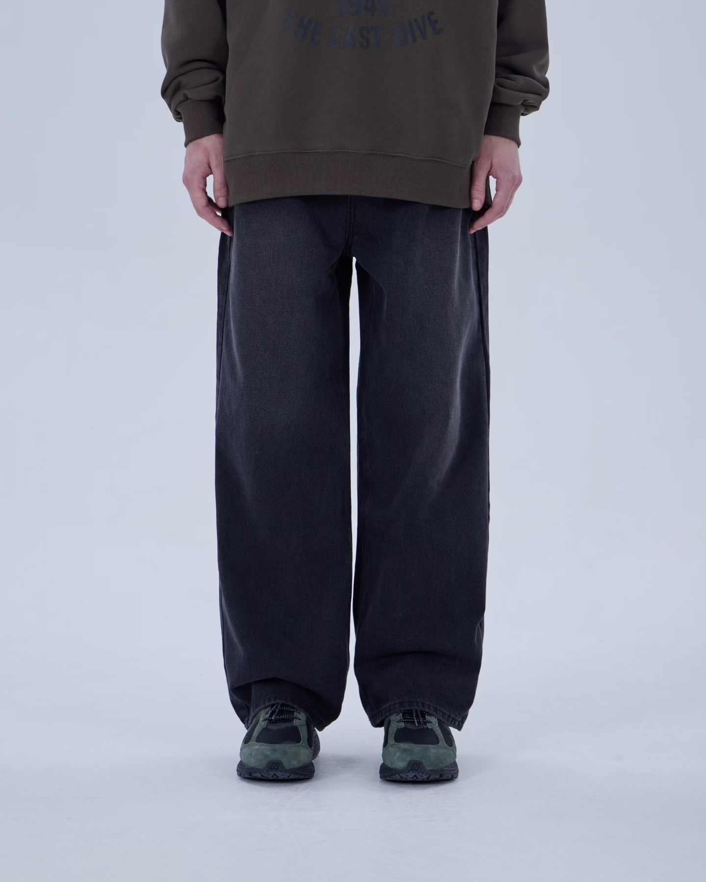 A1DY19 洗水闊身牛仔褲