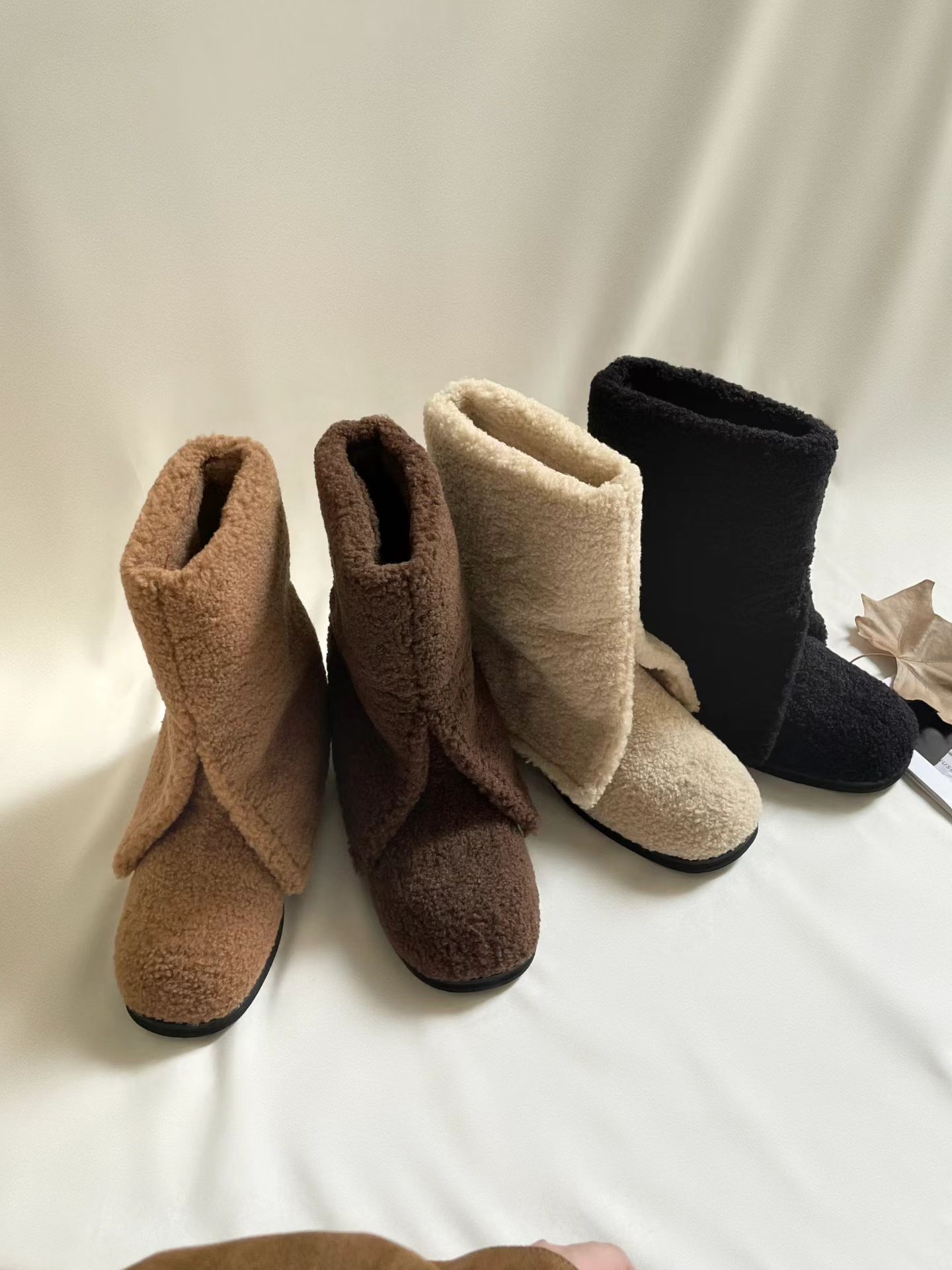 設計感開岔中筒毛靴