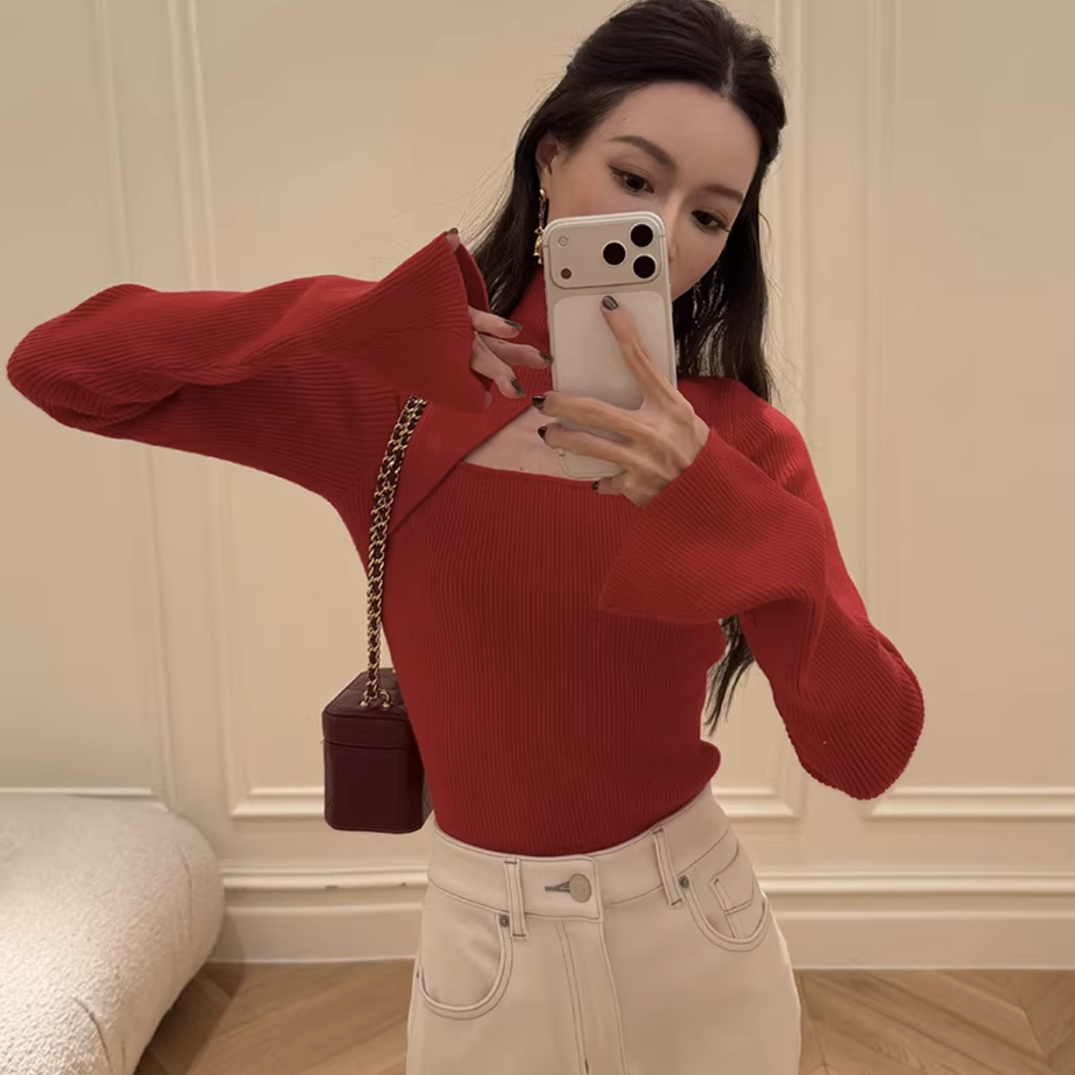 獨特感三角鏤空造型高領喇叭袖上衣-F / 3色 (Elegant & Love)