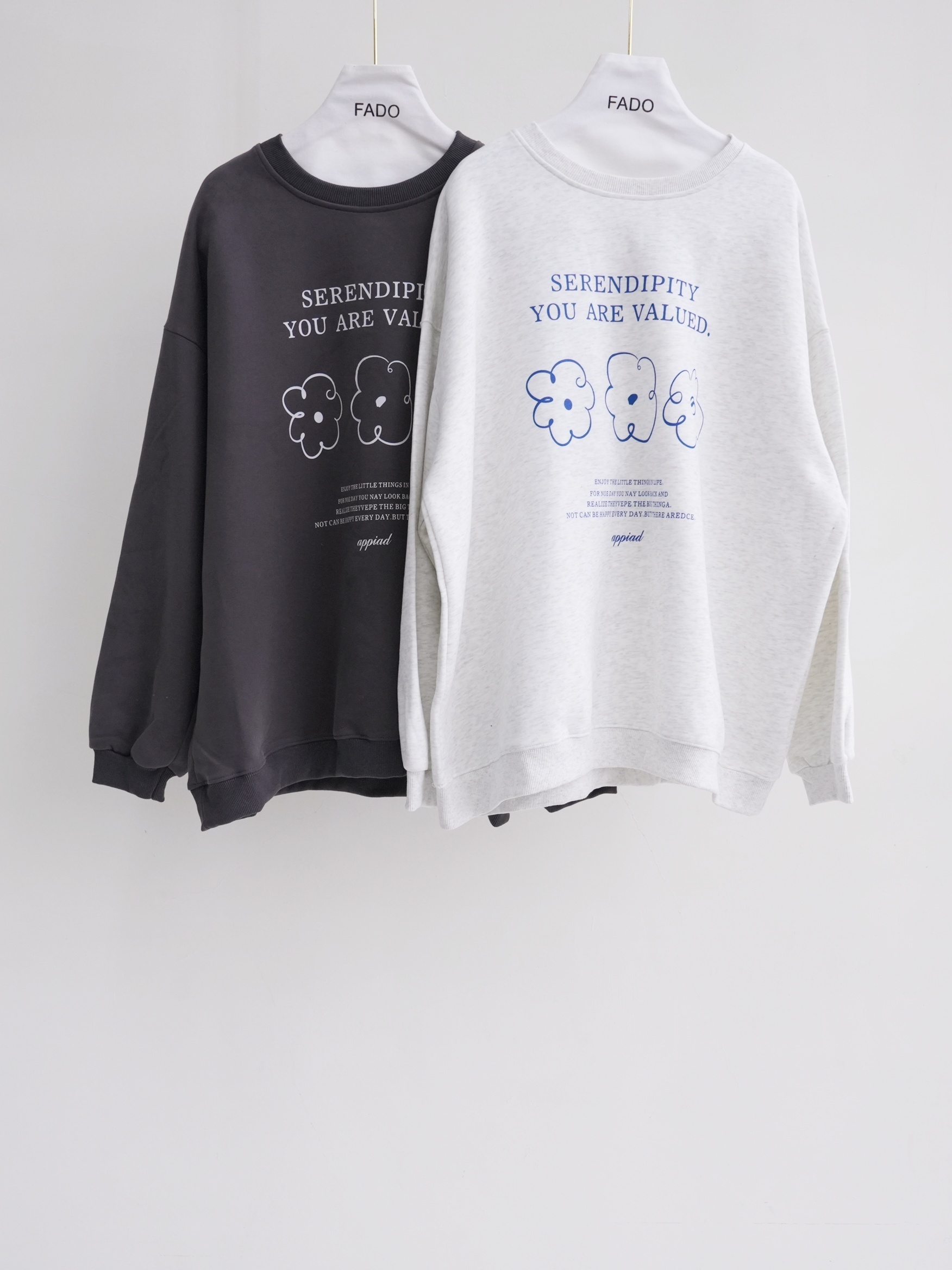 法朵Fado shop｜日系✿˖˚ 花花圓領大學T 0214047 深灰/米灰