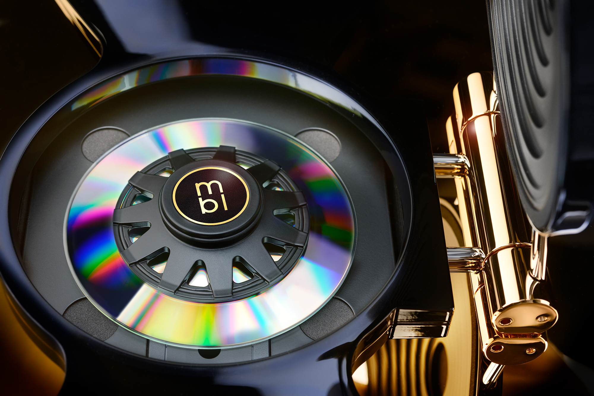 MBL 1621 A Reference Line CD Transport Black Gold Side View