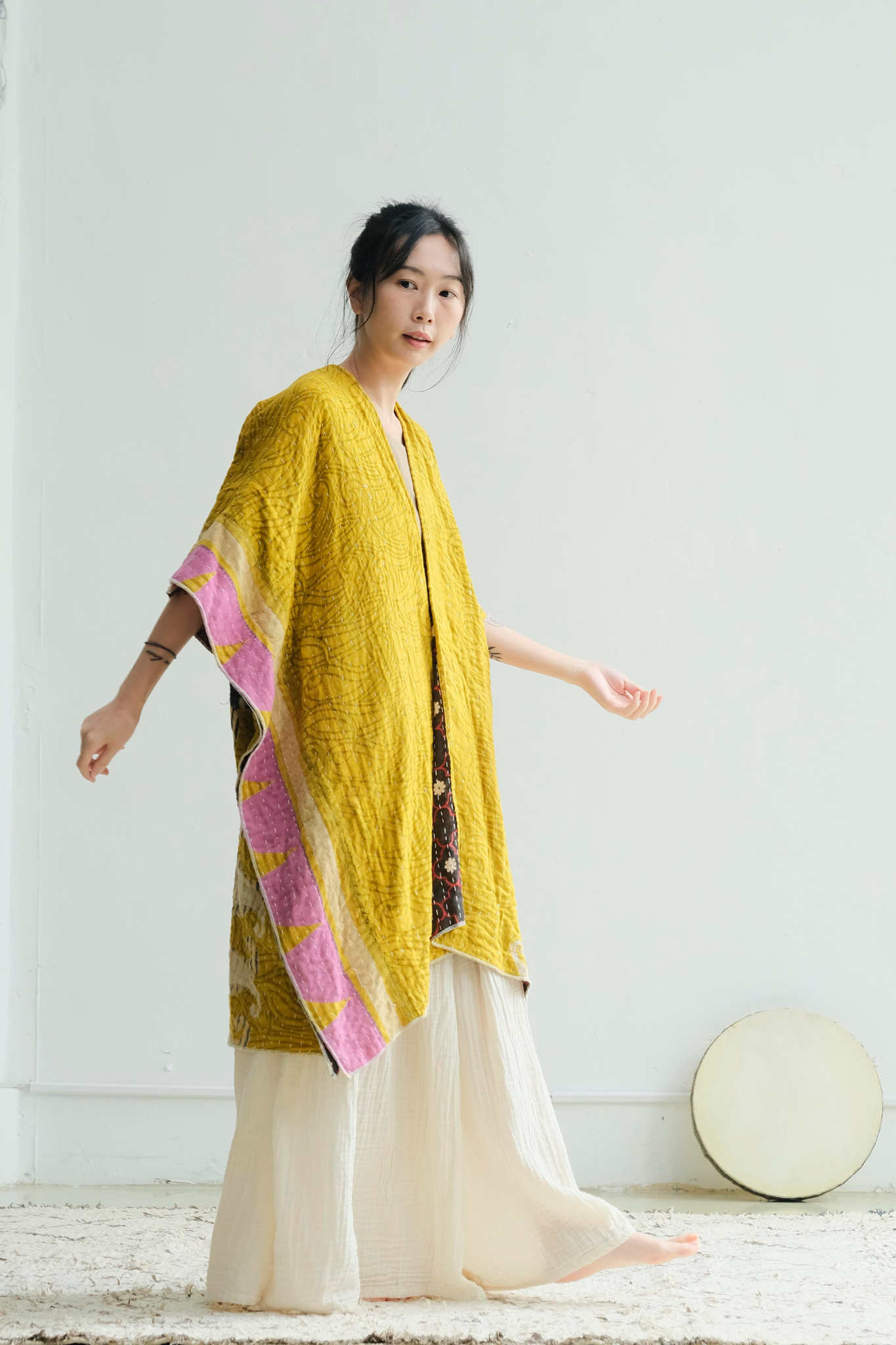 坎塔刺繡開襟披肩罩衫 夏日黃