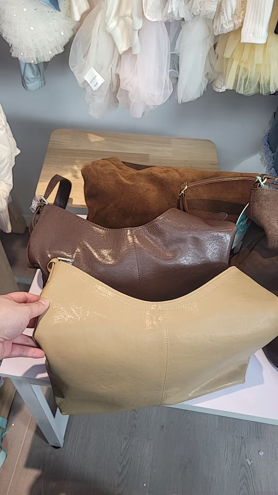 BYC01BA090KI  韓國奶茶色韓系氣質美女麂皮手袋