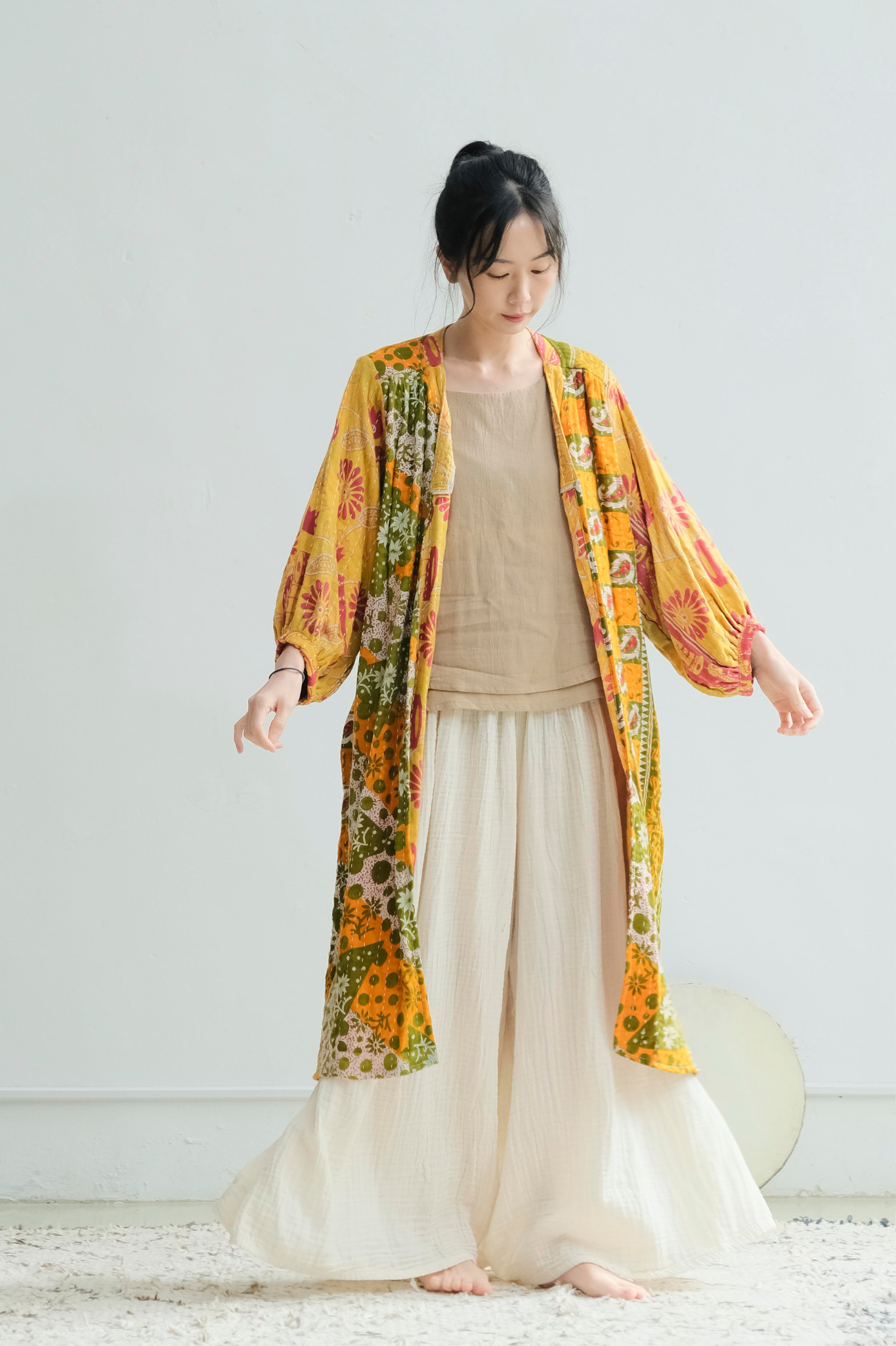 坎塔刺繡澎袖後抓褶長版外套 香草花園