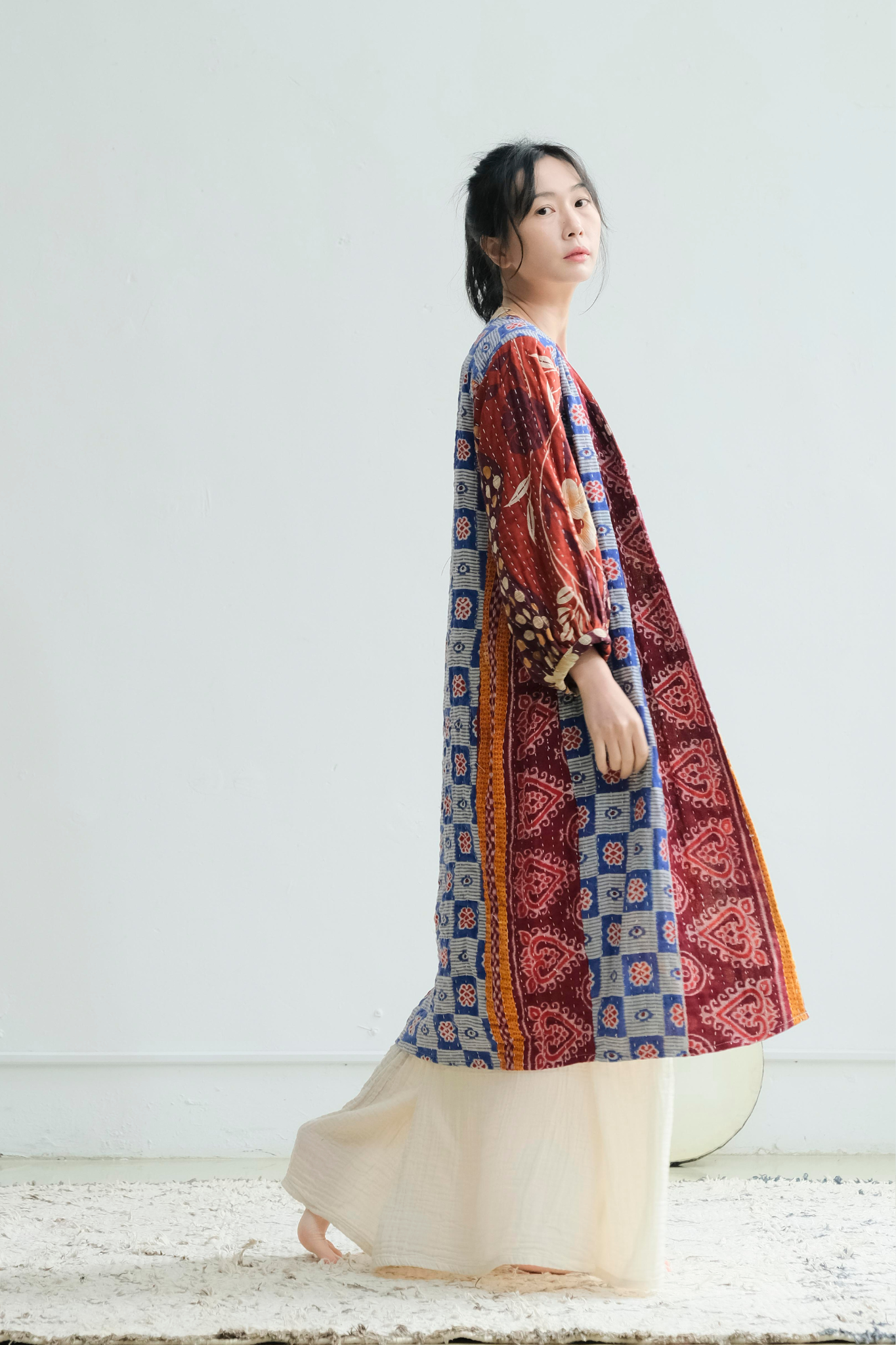 坎塔刺繡澎袖後抓褶長版外套 畫布拼貼