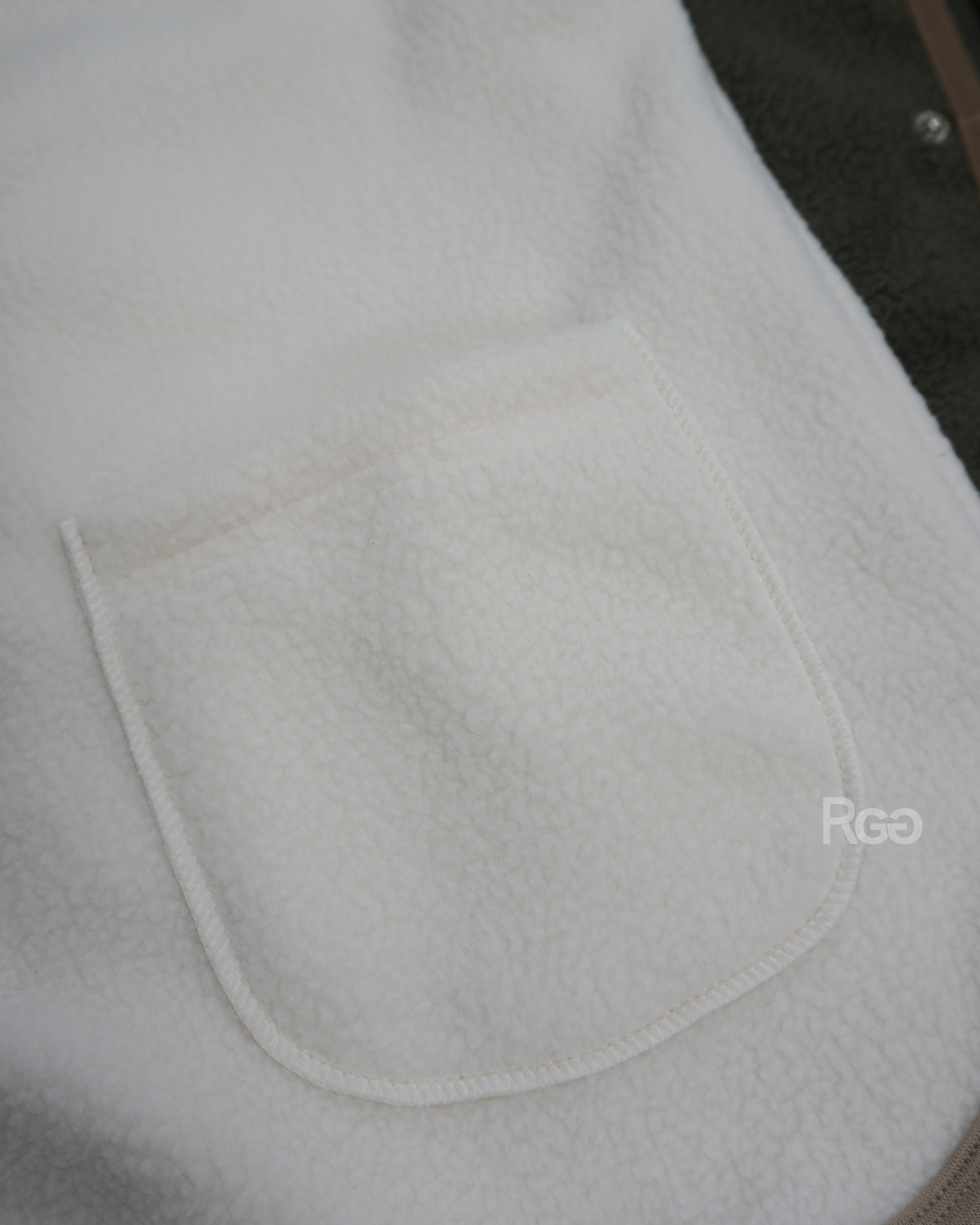 日系羊羔絨背心口袋照