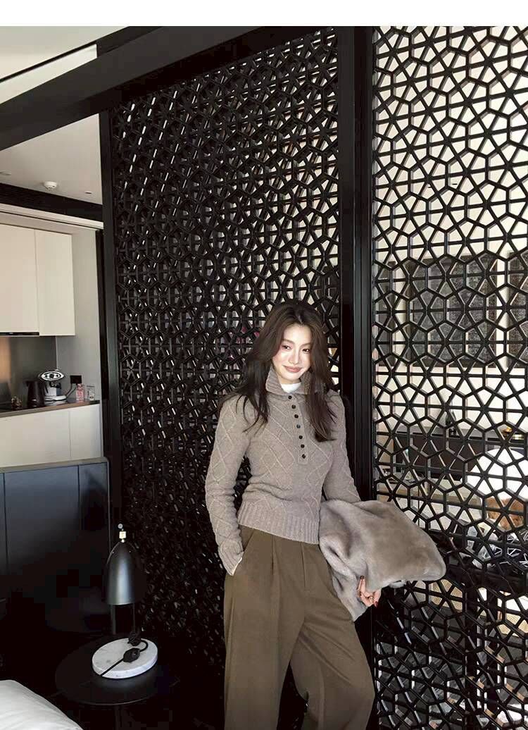 摩卡棕麻花針織排釦造型合身翻領上衣-S-XL (Elegant & Love)