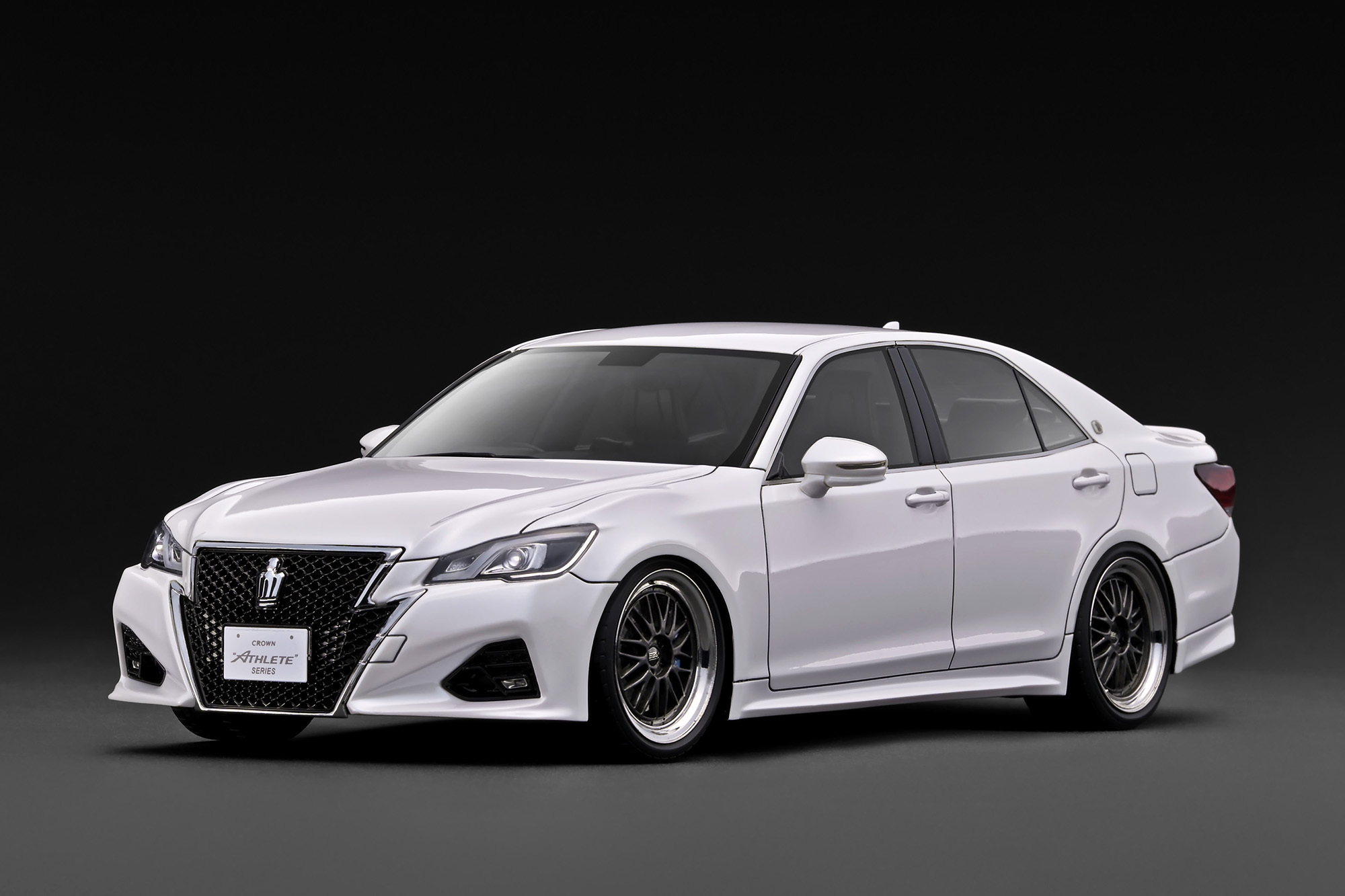預訂 (訂金$300) (預訂價$2214) :1/18 IG Toyota Crown Athlete S (GRS214) Pearl White (IG3913)