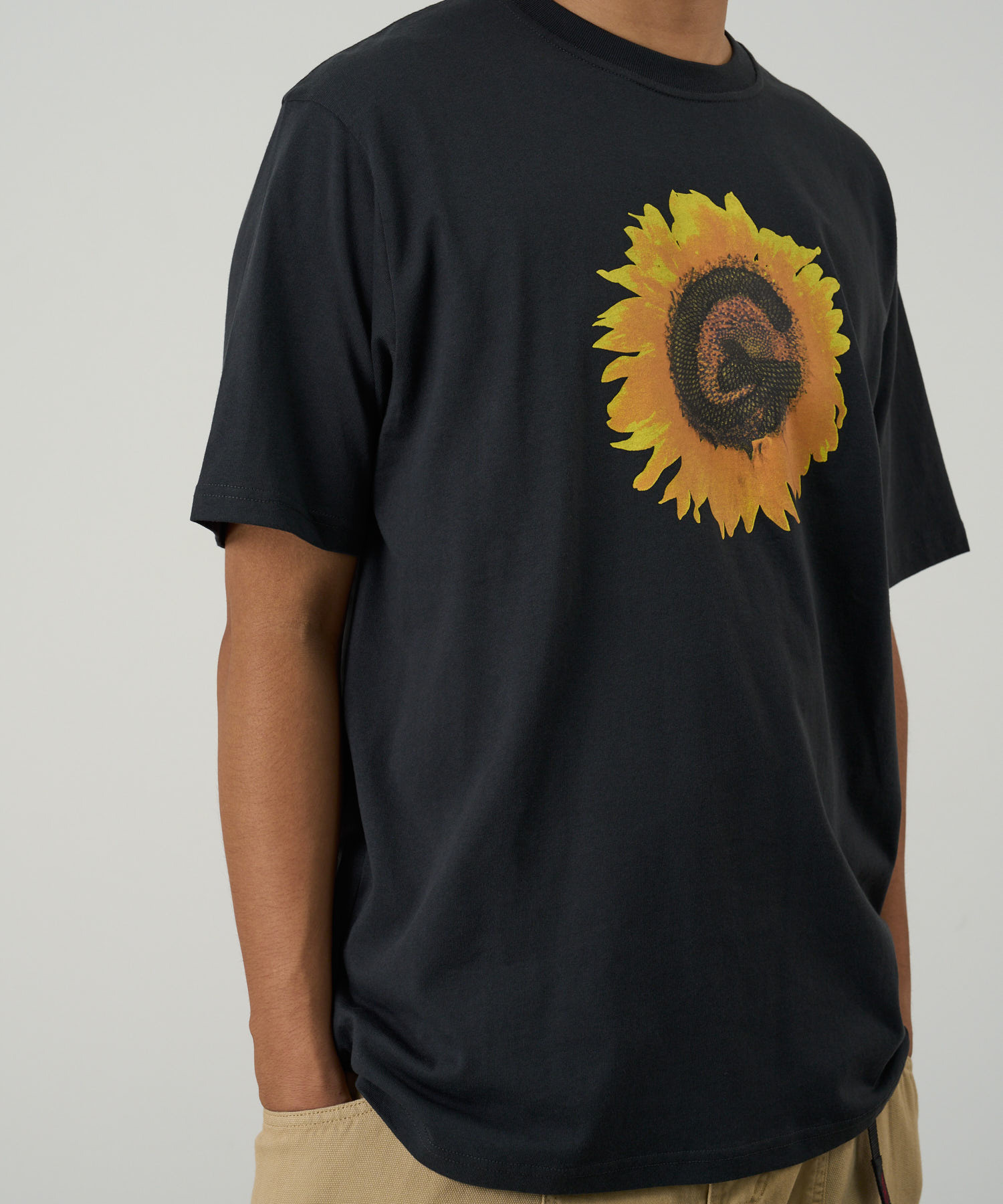 GRAMICCI｜G-FLOWER TEE "VINTAGE BLACK"